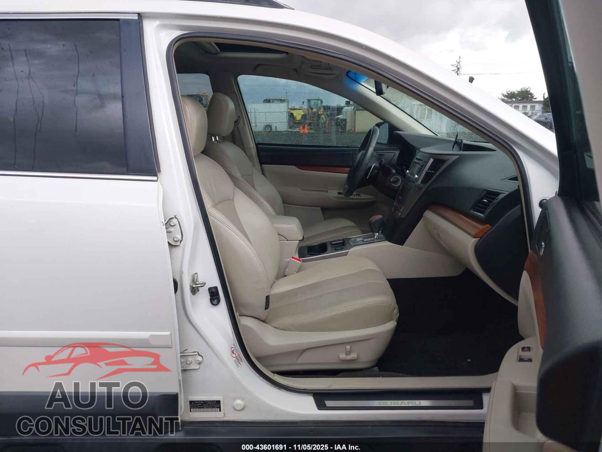 SUBARU OUTBACK 2014 - 4S4BRBLC8E3245601