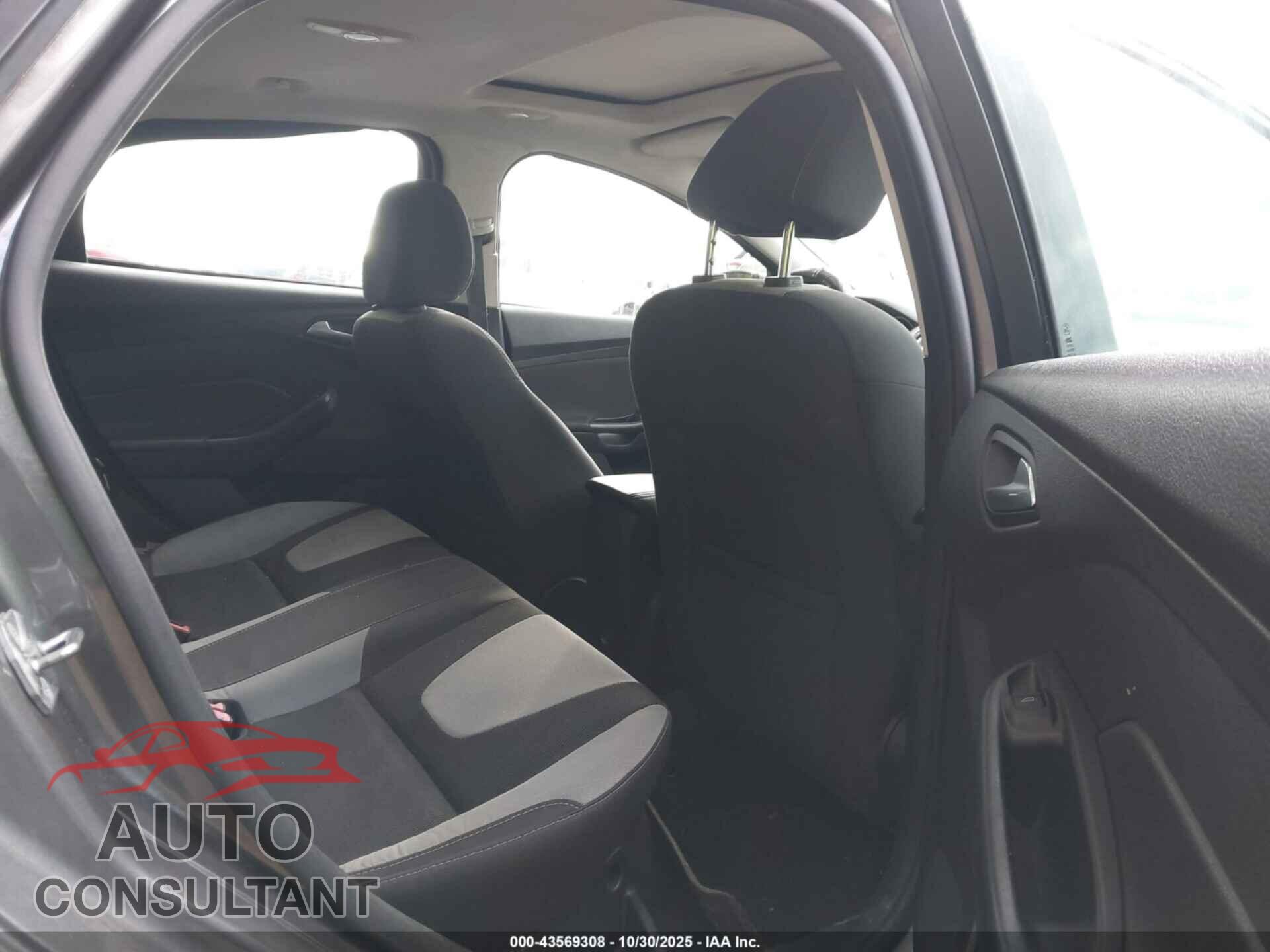 FORD FOCUS 2014 - 1FADP3F26EL320121