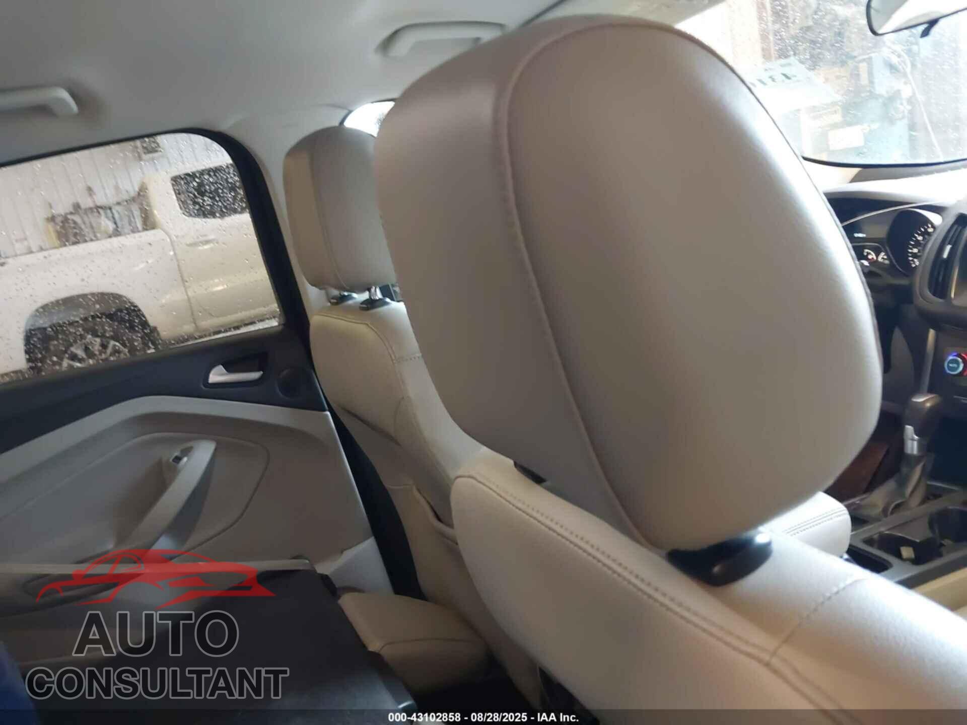FORD ESCAPE 2017 - 1FMCU9GD5HUB82700
