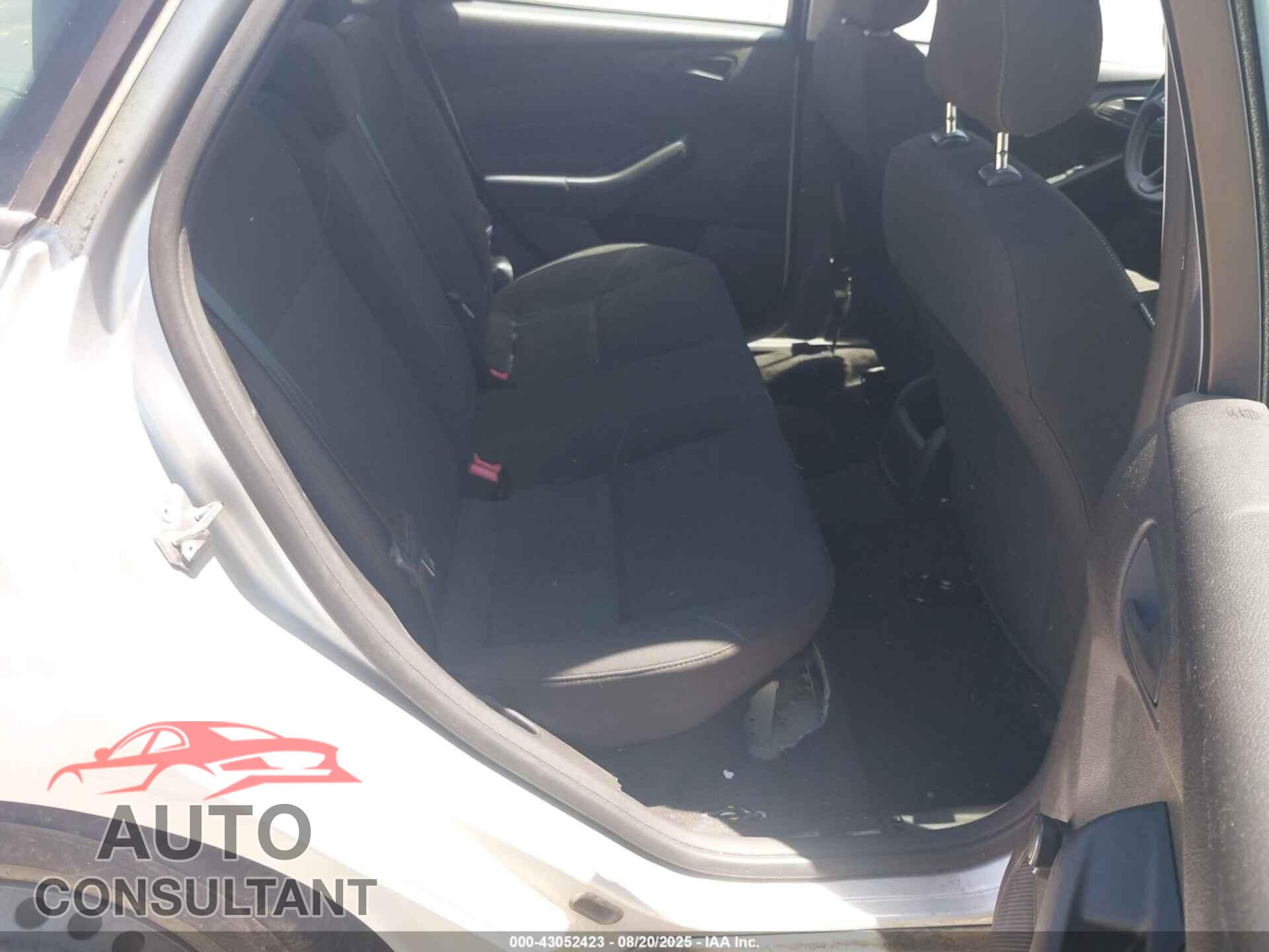 FORD FOCUS 2015 - 1FADP3E27FL301936