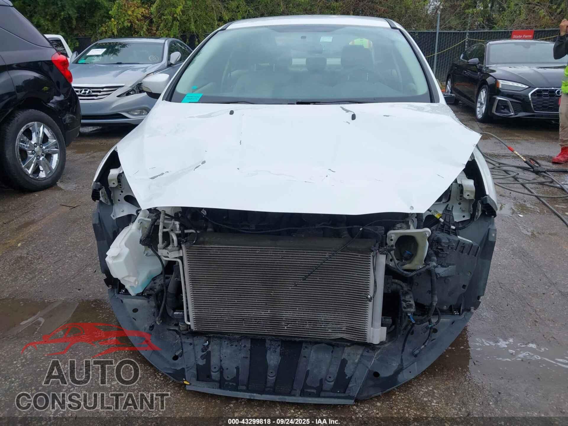FORD FOCUS 2015 - 1FADP3F23FL330381