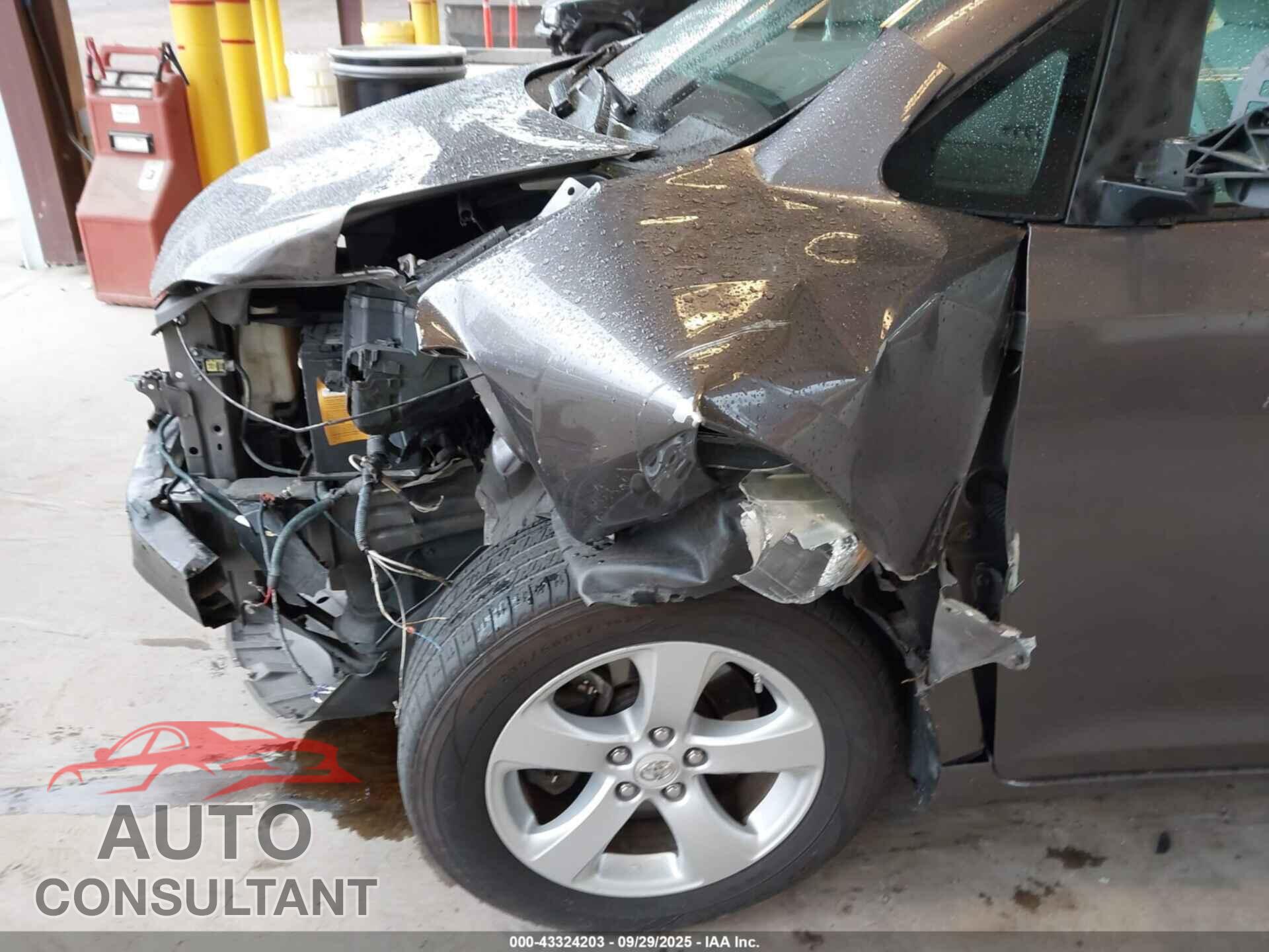 TOYOTA SIENNA 2011 - 5TDZK3DC3BS047742