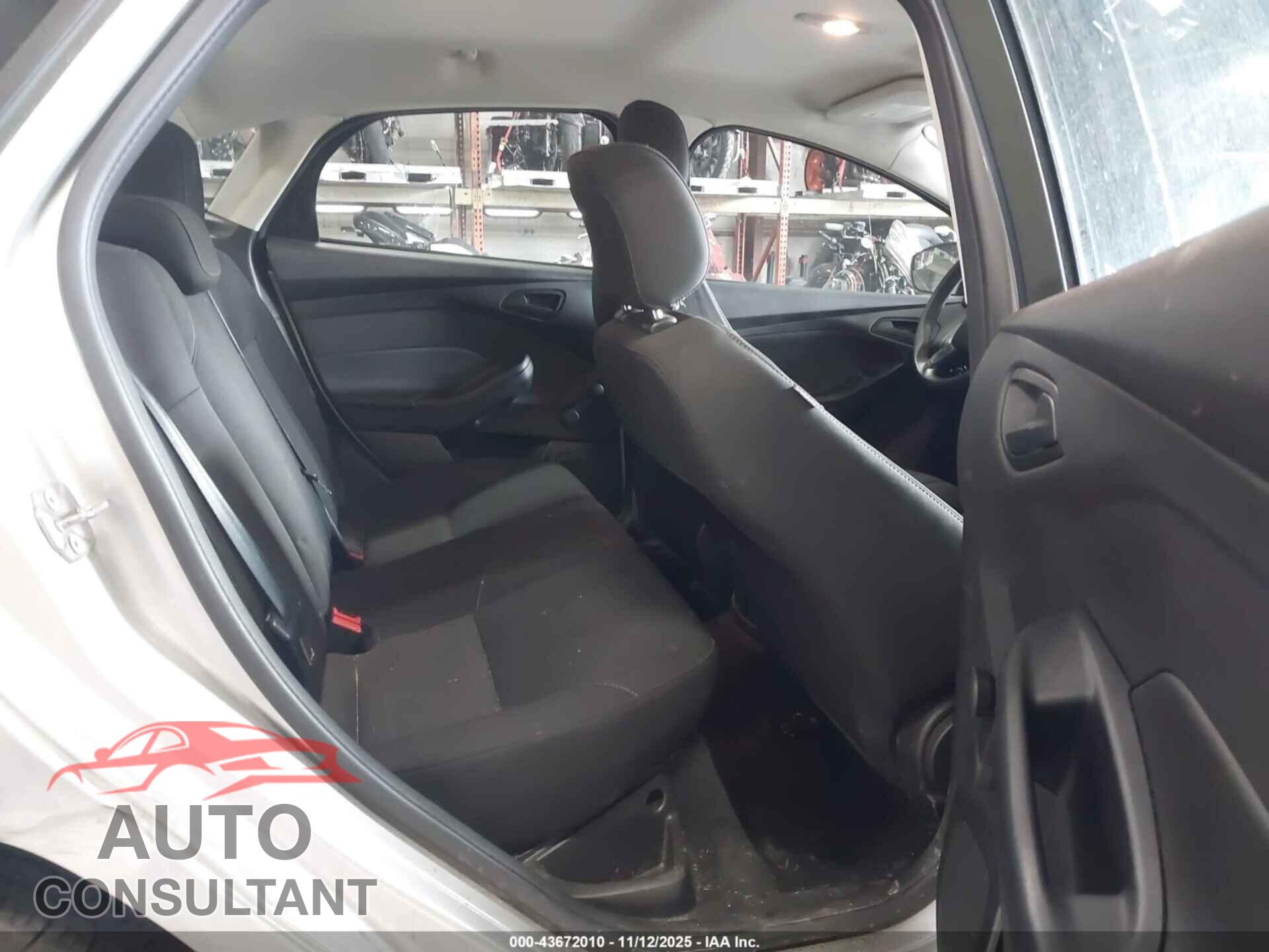 FORD FOCUS 2018 - 1FADP3E20JL266357