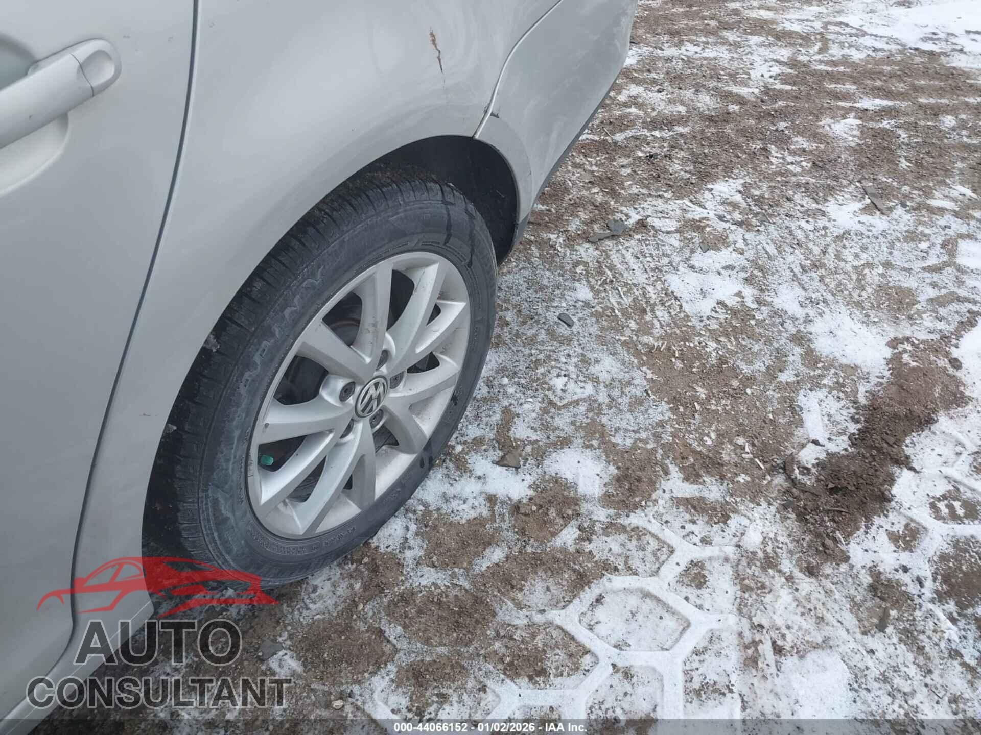 VOLKSWAGEN JETTA 2010 - 3VWAZ7AJ2AM095764