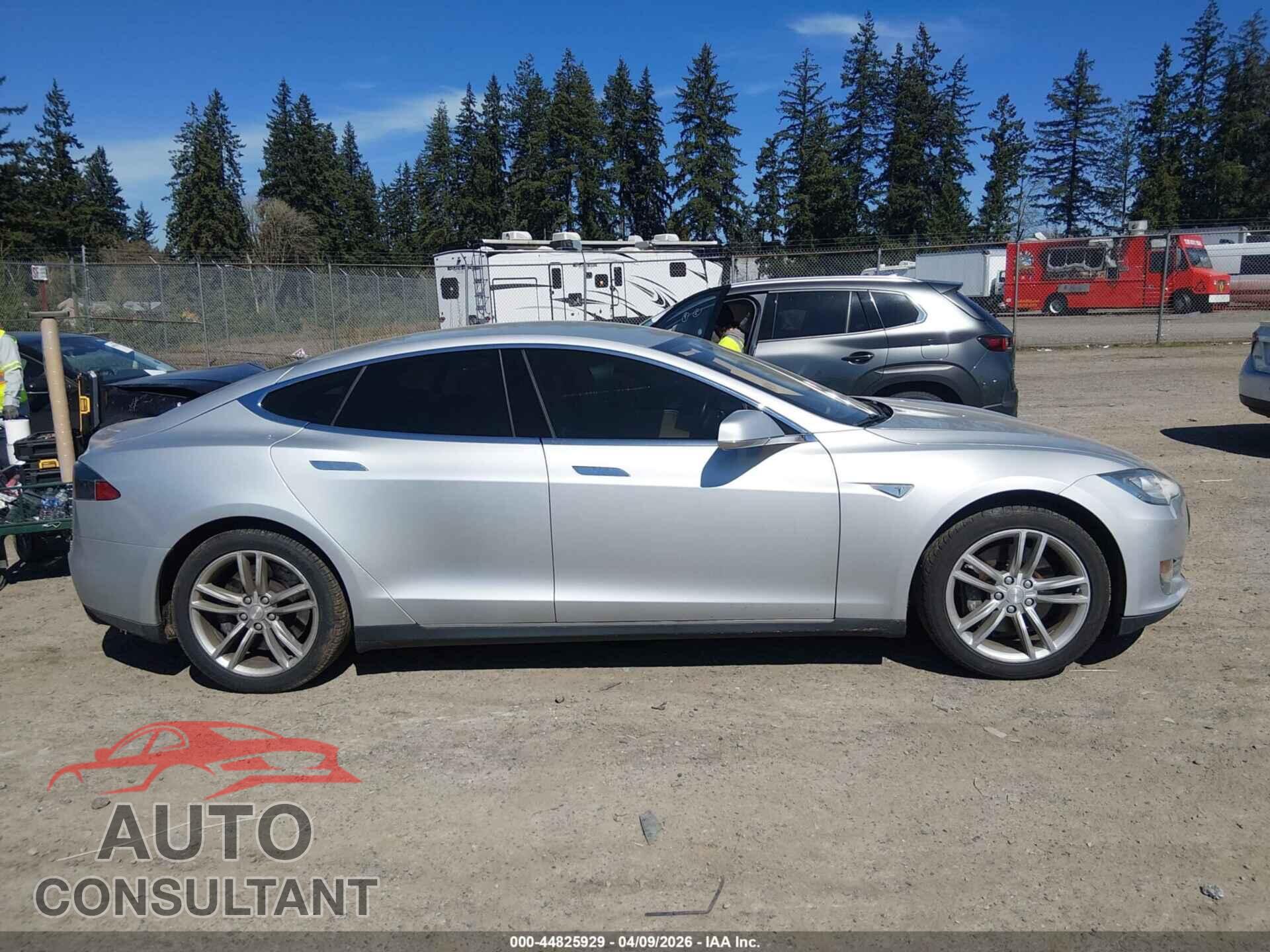 TESLA MODEL S 2013 - 5YJSA1AC2DFP10738