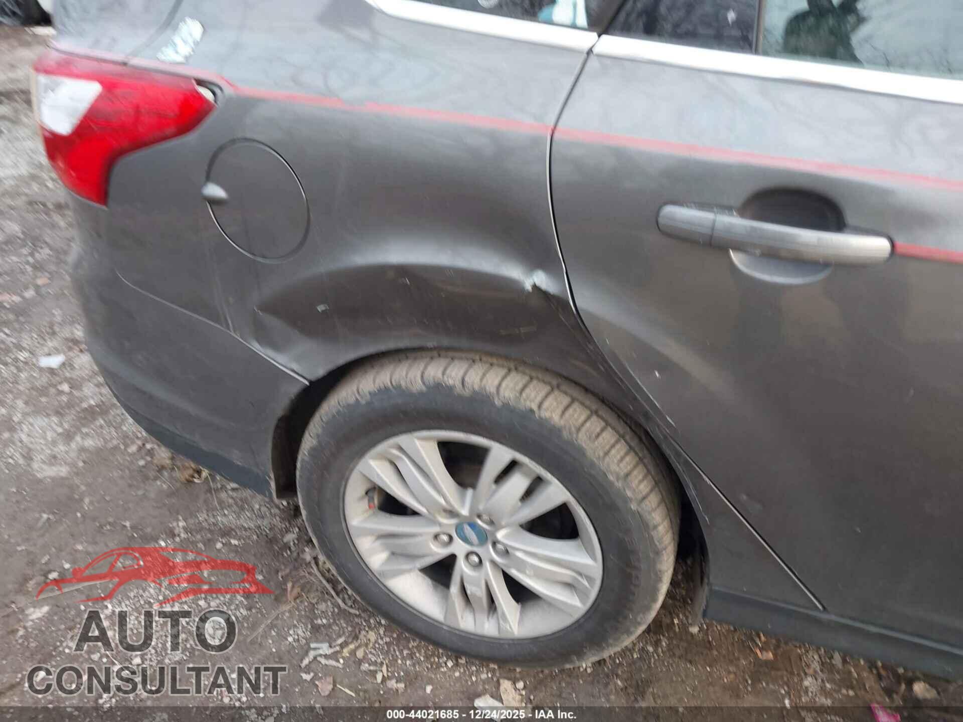 FORD FOCUS 2012 - 1FAHP3H21CL333743