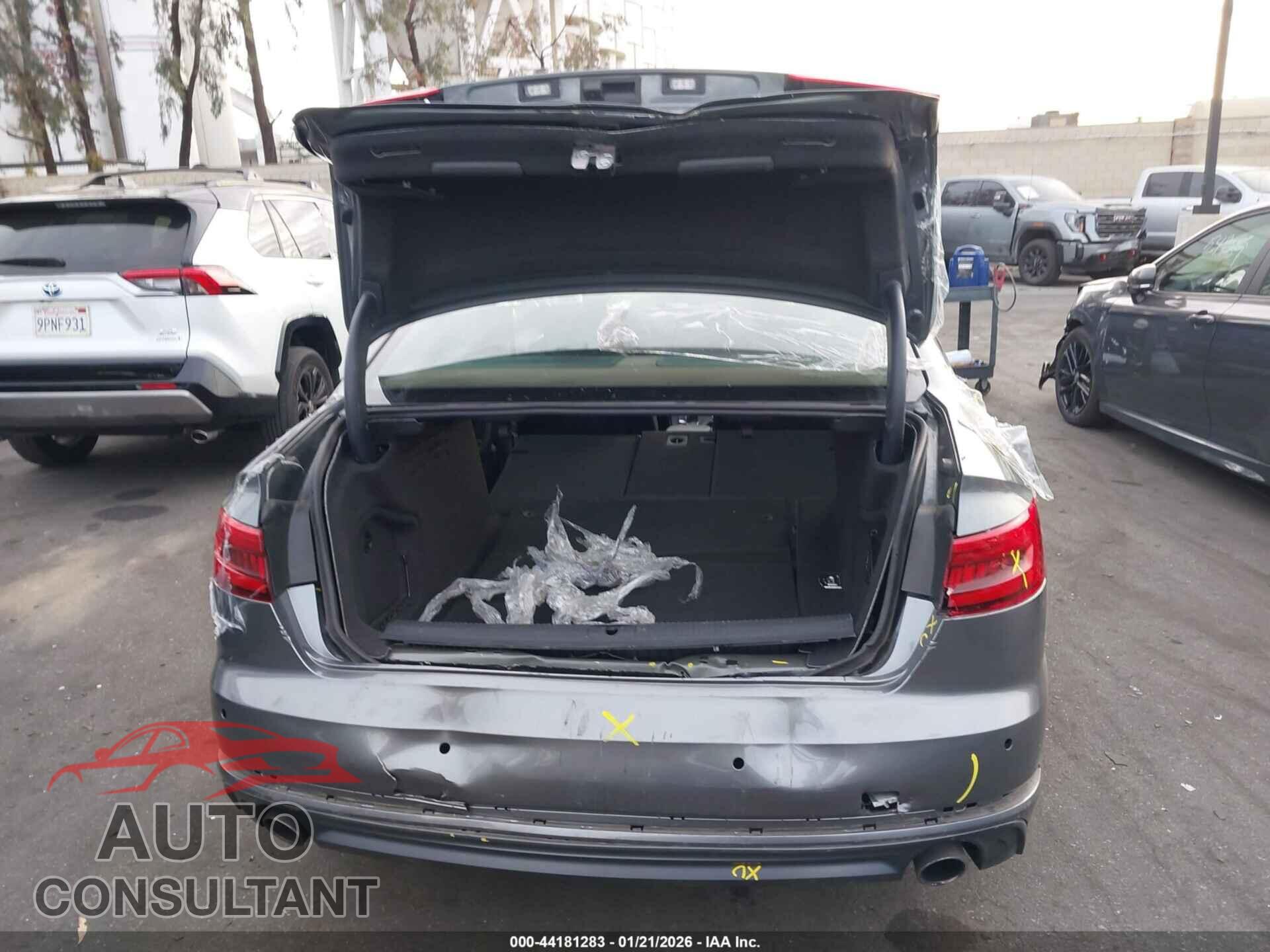AUDI A4 2017 - WAULNAF42HN010992