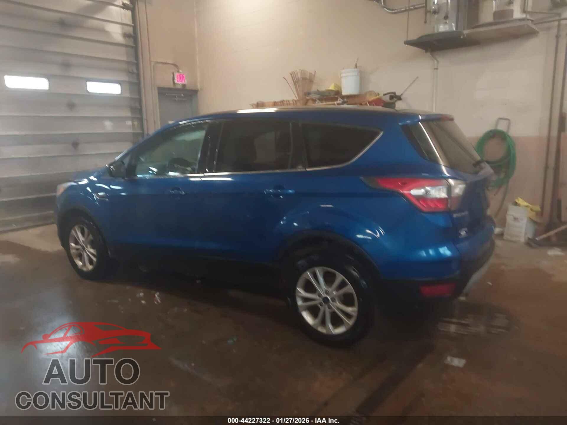 FORD ESCAPE 2017 - 1FMCU9GD4HUB15781