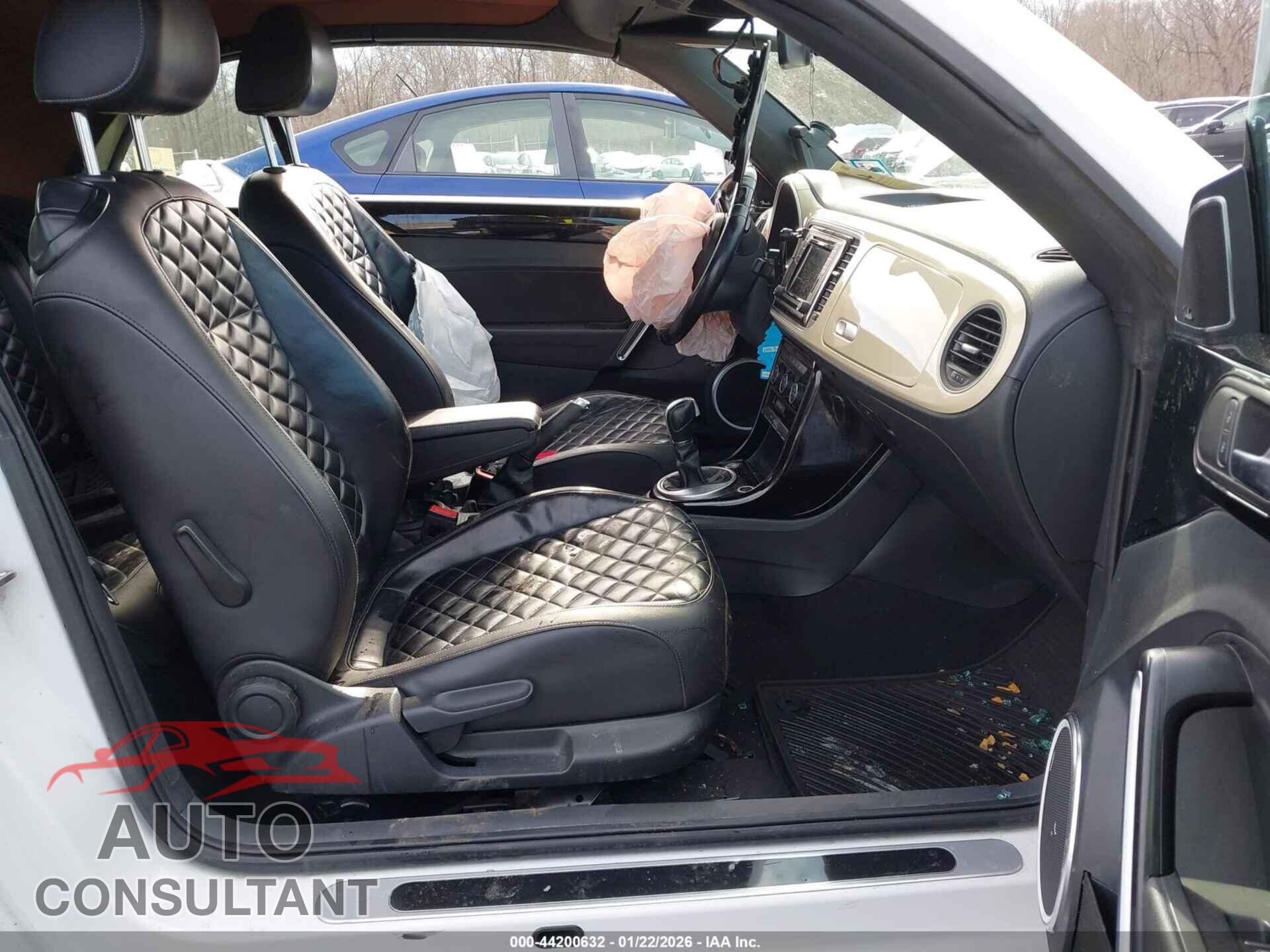 VOLKSWAGEN BEETLE 2019 - 3VW5DAAT0KM506479