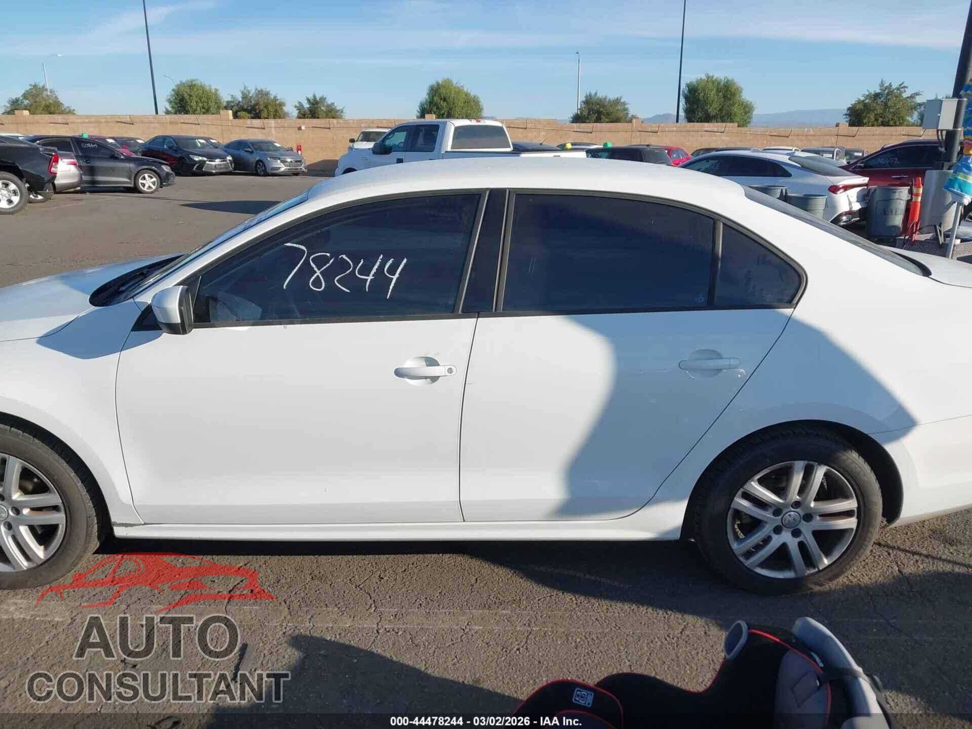 VOLKSWAGEN JETTA 2018 - 3VW2B7AJ9JM227718