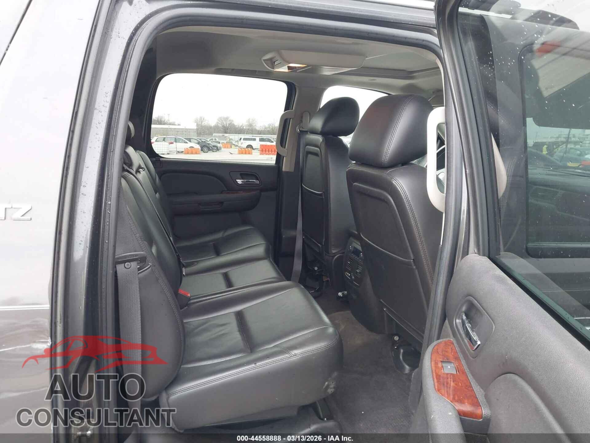 CHEVROLET AVALANCHE 1500 2011 - 3GNTKGE35BG111930
