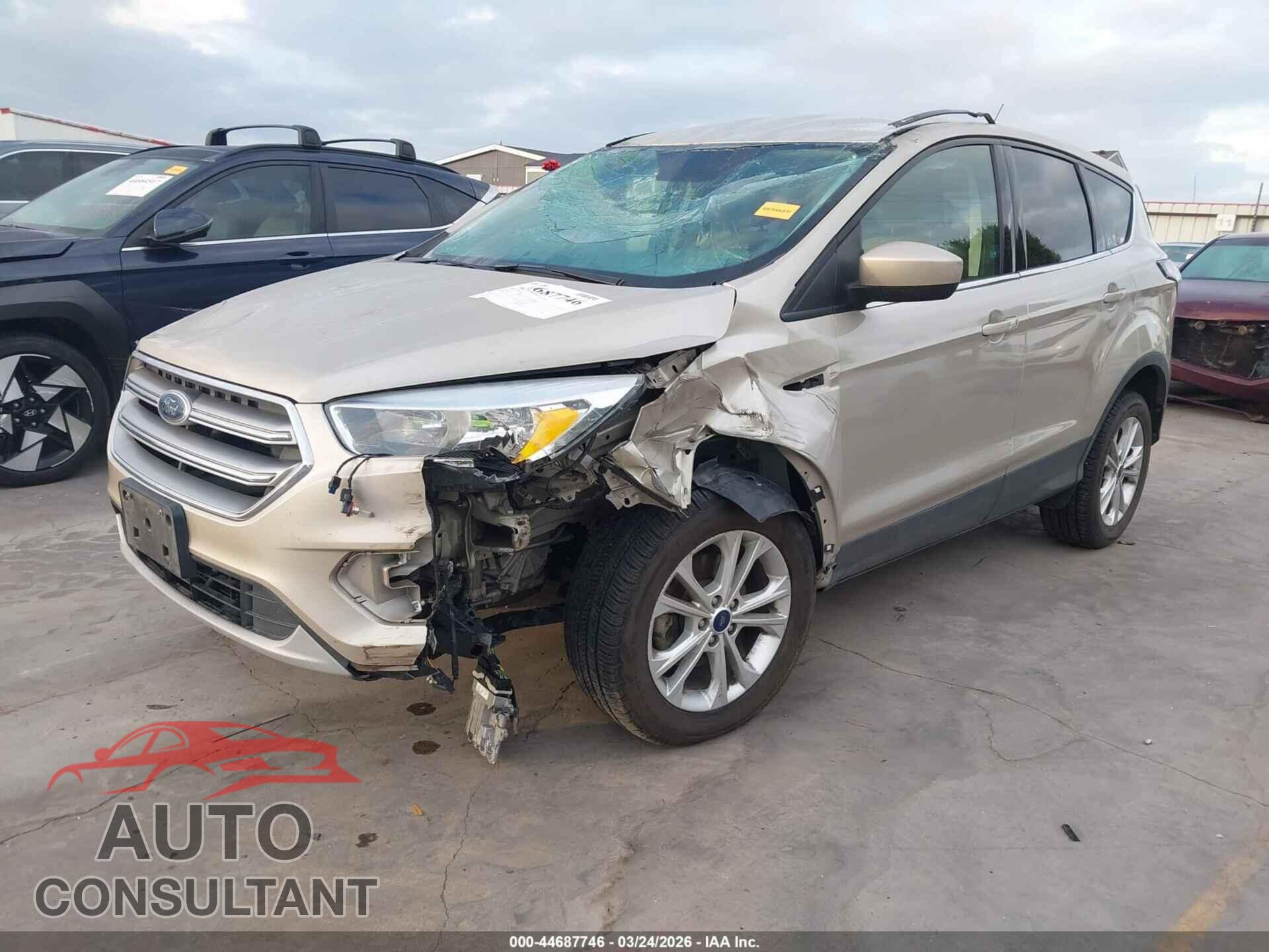 FORD ESCAPE 2017 - 1FMCU0GD2HUB42358
