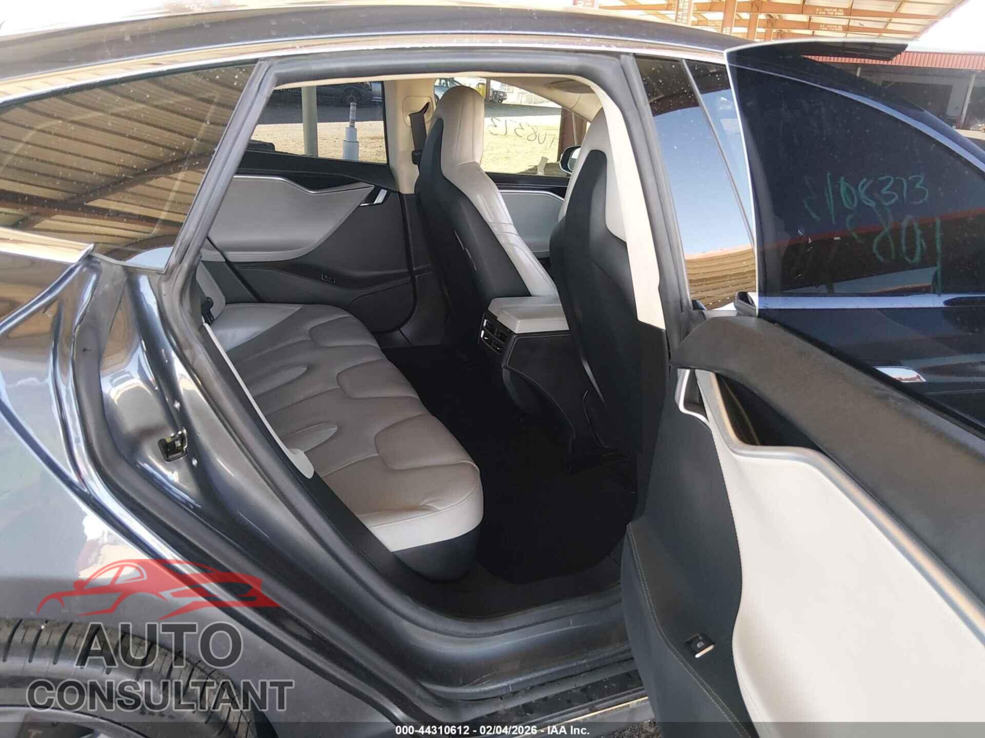 TESLA MODEL S 2015 - 5YJSA1E45FF108373