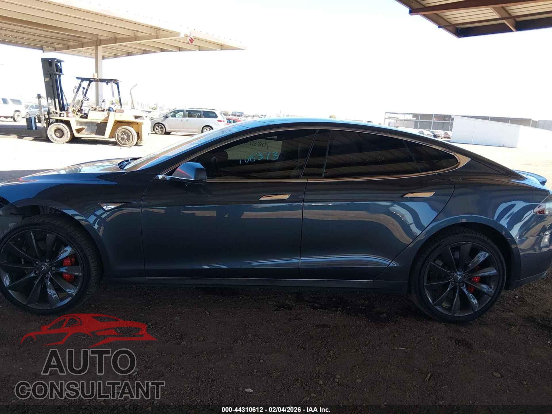 TESLA MODEL S 2015 - 5YJSA1E45FF108373