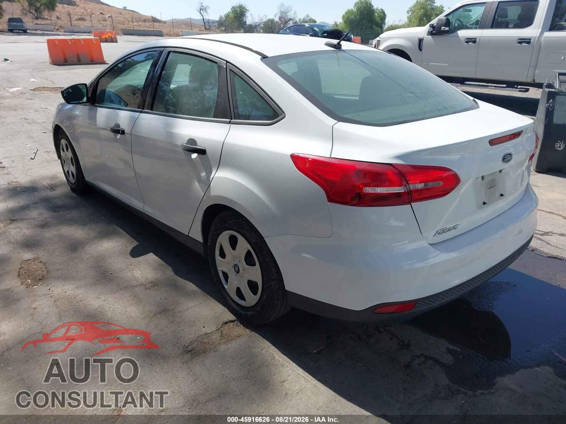 FORD FOCUS 2015 - 1FADP3E20FL358043