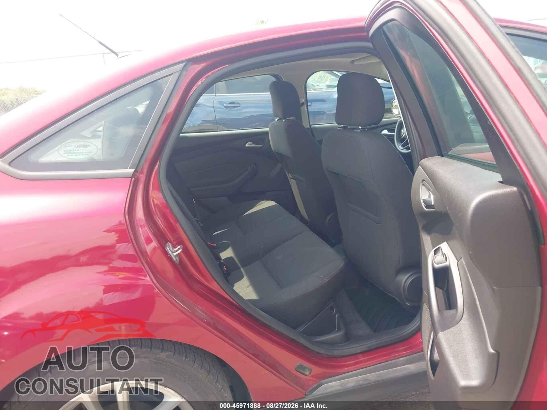 FORD FOCUS 2015 - 1FADP3F21FL342173
