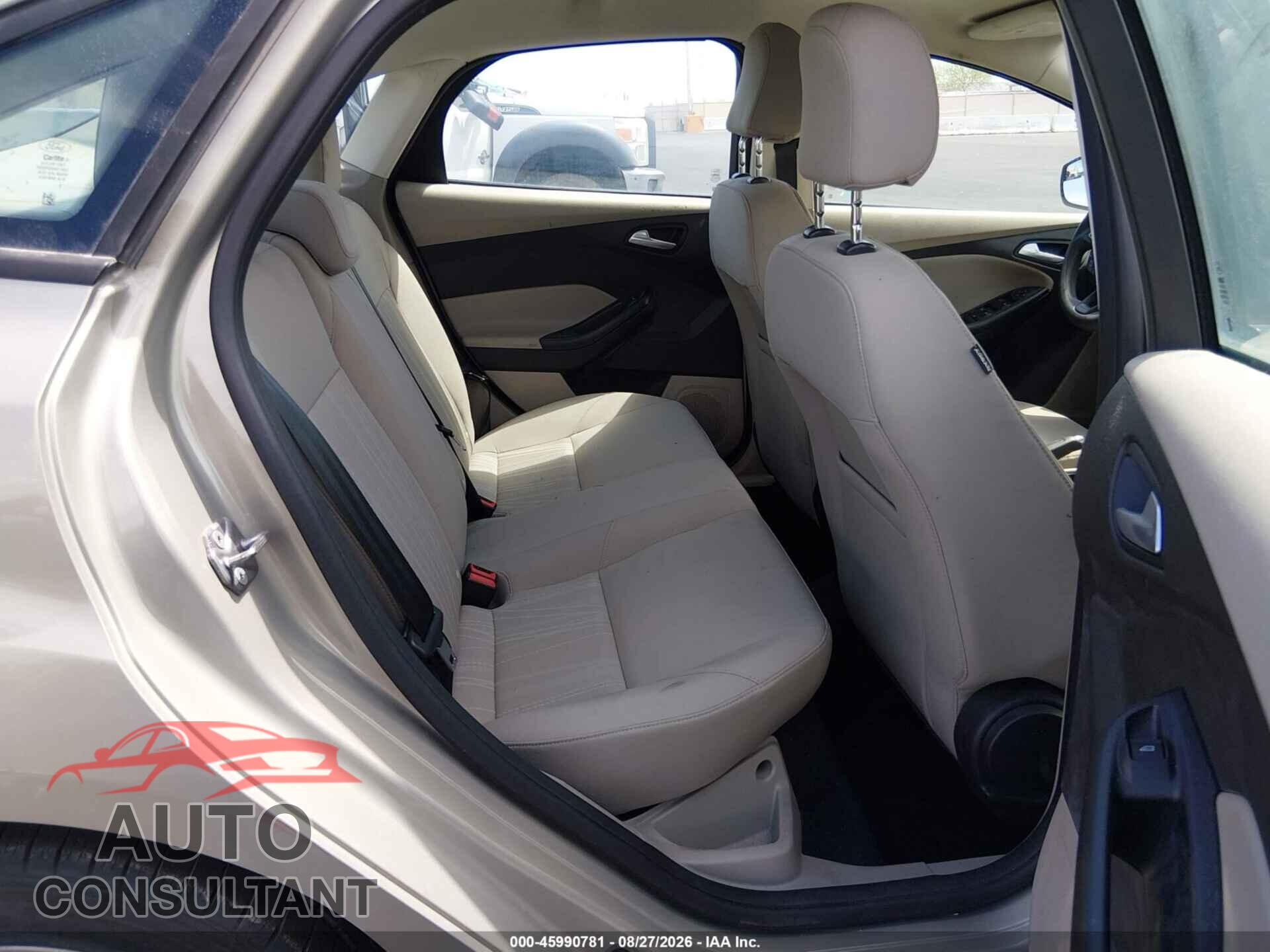 FORD FOCUS 2015 - 1FADP3F29FL369489