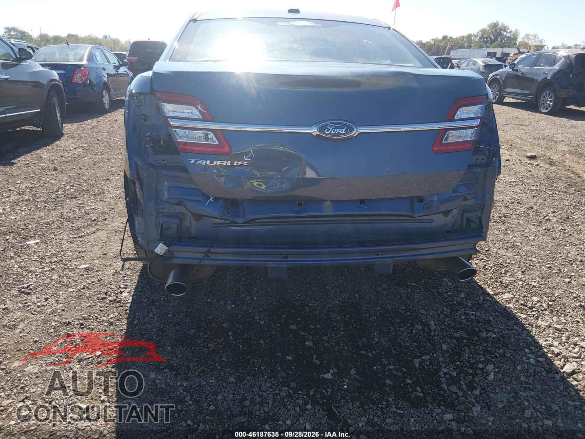 FORD TAURUS 2018 - 1FAHP2D89JG123157