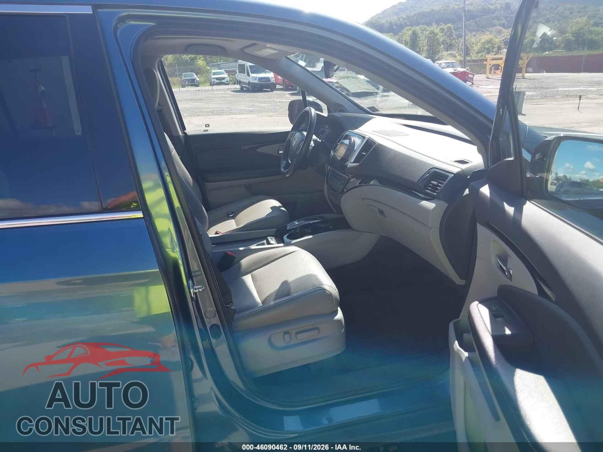 HONDA PILOT 2017 - 5FNYF6H99HB071699