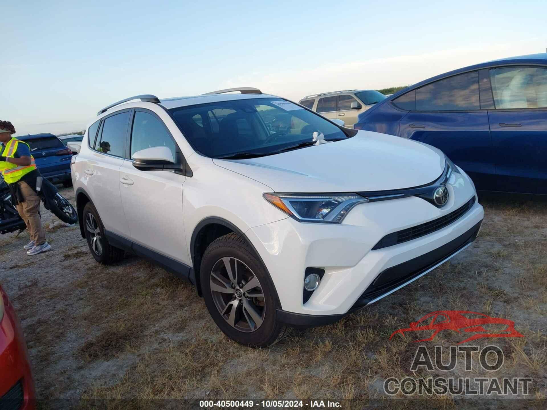 TOYOTA RAV4 2017 - JTMRFREV0HJ710133