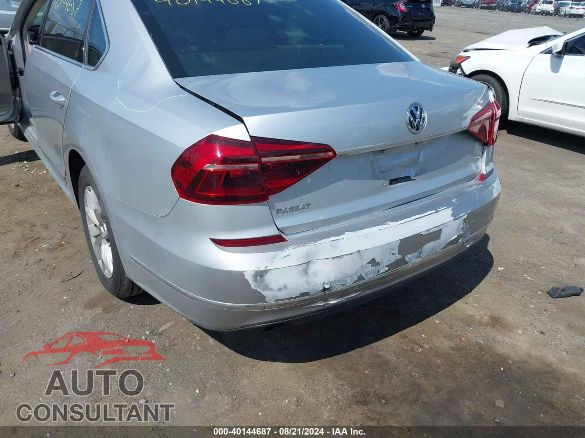 VOLKSWAGEN PASSAT 2017 - 1VWAT7A38HC043523