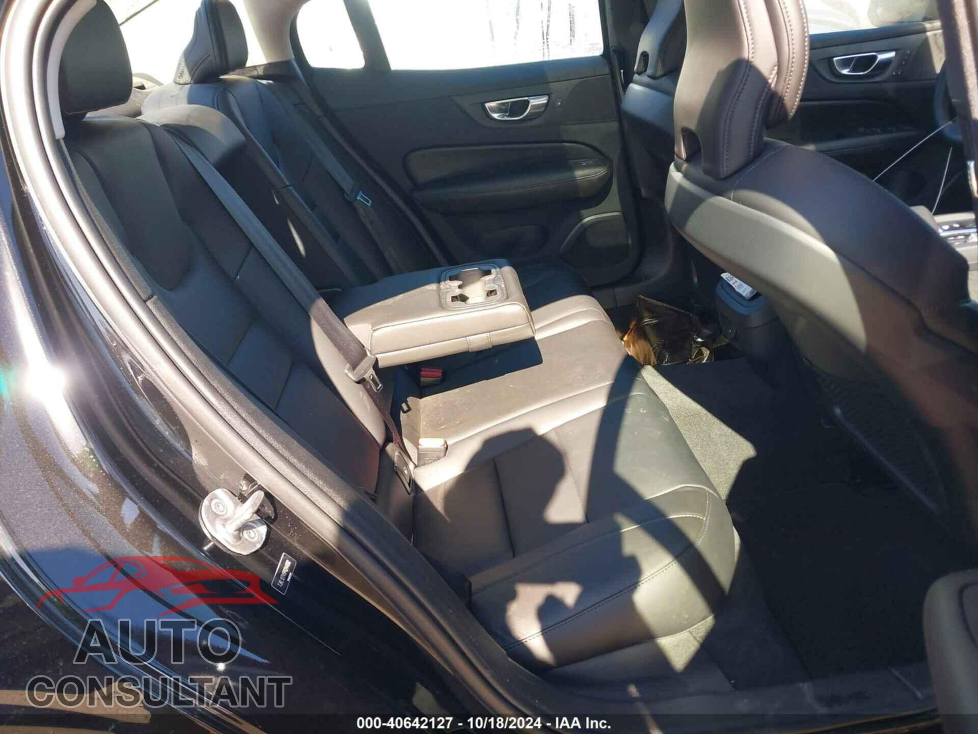VOLVO S60 2023 - 7JRL12TV5PG244582