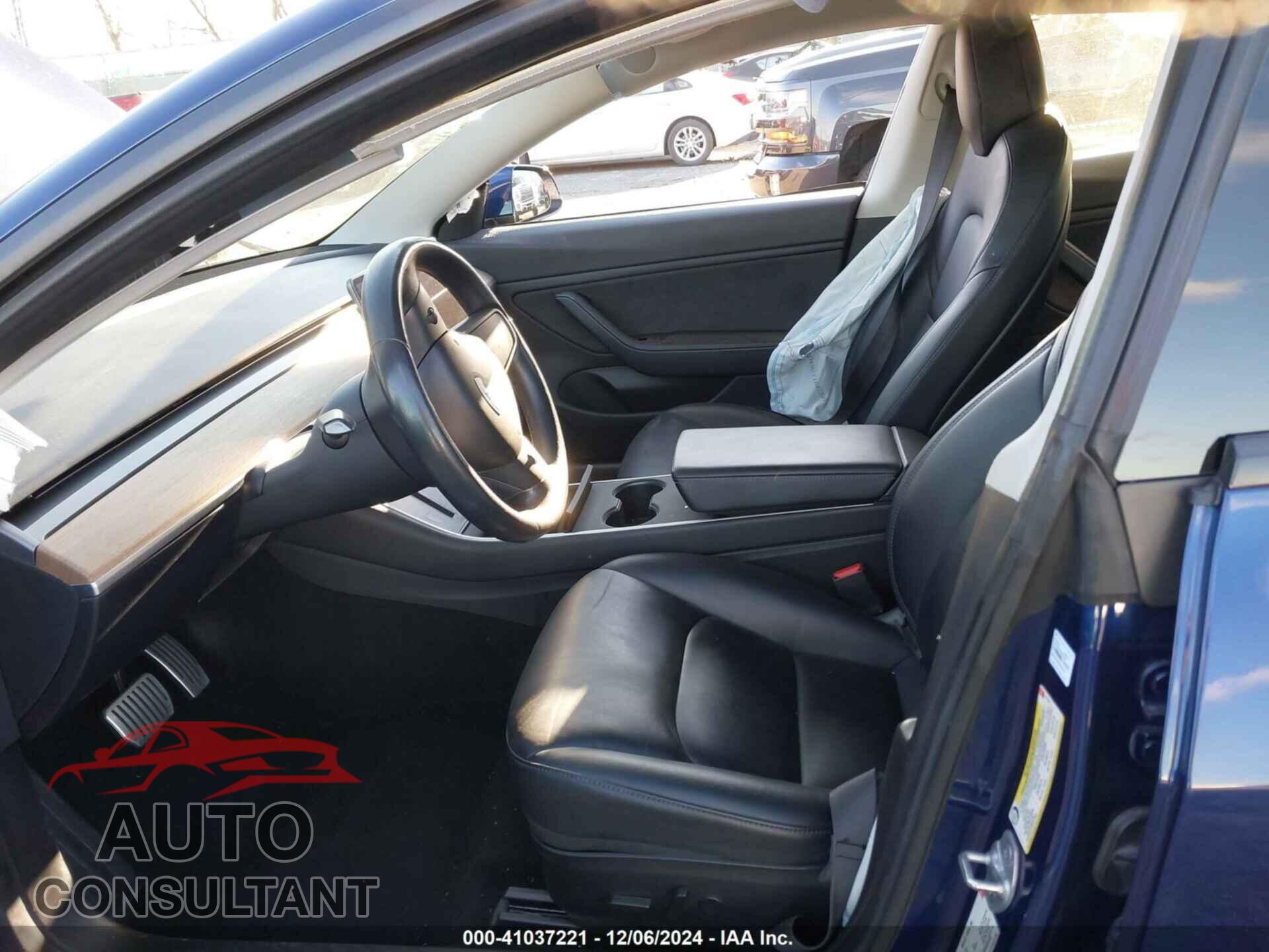 TESLA MODEL 3 2018 - 5YJ3E1EB7JF121836