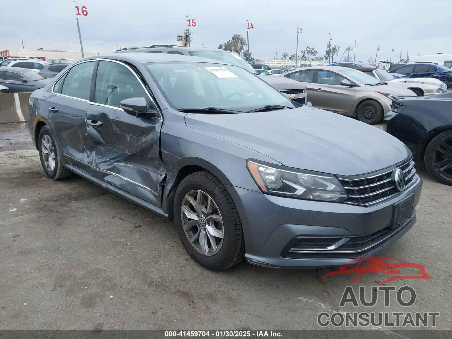 VOLKSWAGEN PASSAT 2017 - 1VWAT7A32HC079952