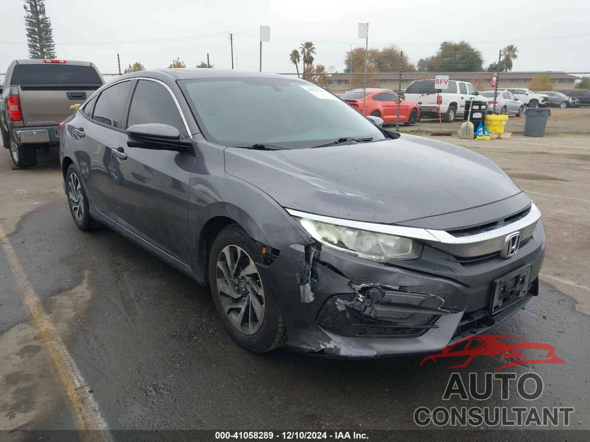 HONDA CIVIC 2018 - 2HGFC2F78JH605156
