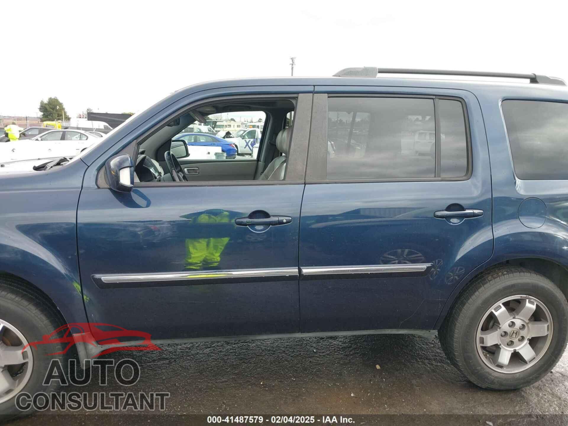 HONDA PILOT 2011 - 5FNYF4H93BB090065