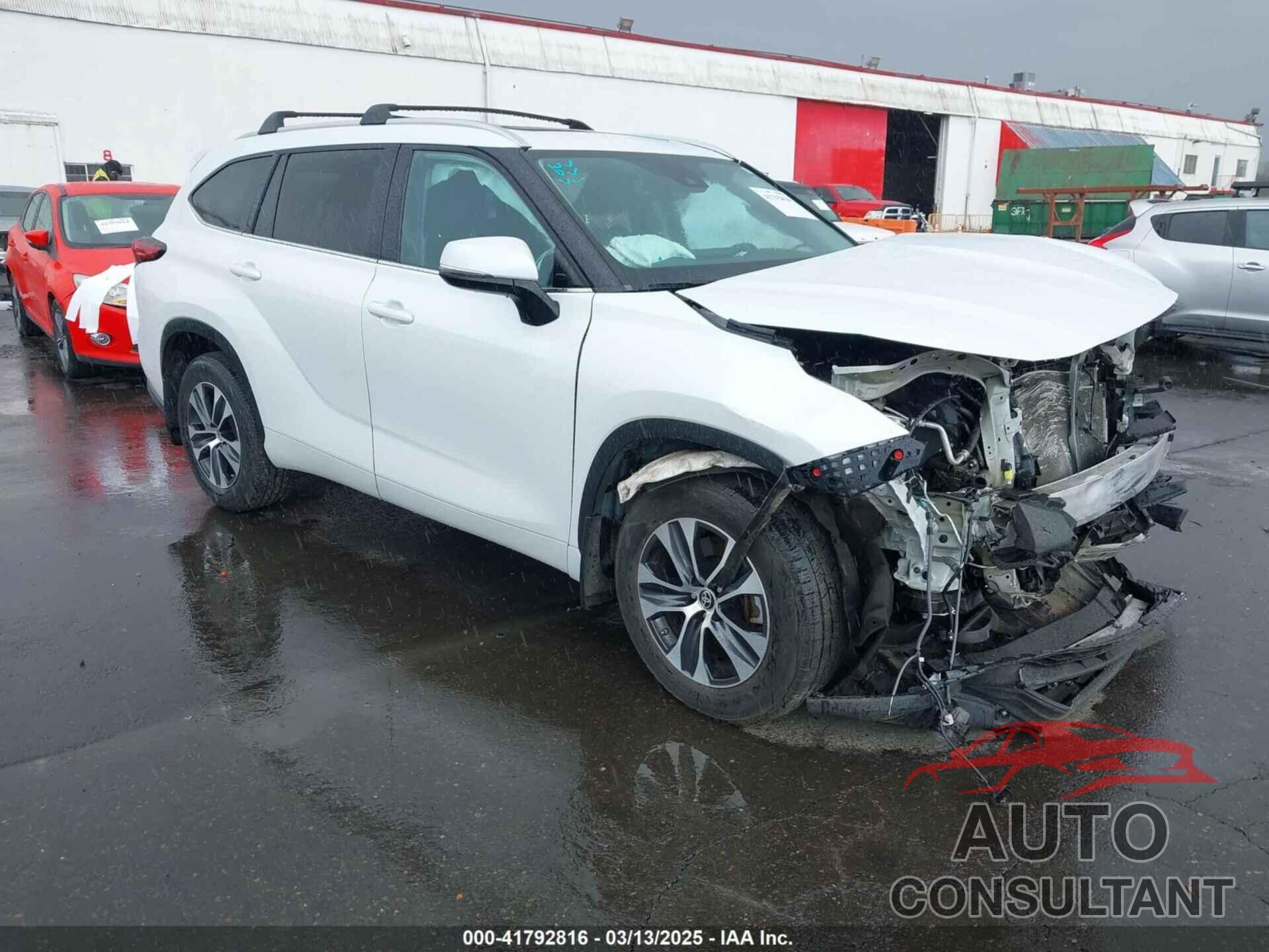 TOYOTA HIGHLANDER 2022 - 5TDHZRBH5NS579409