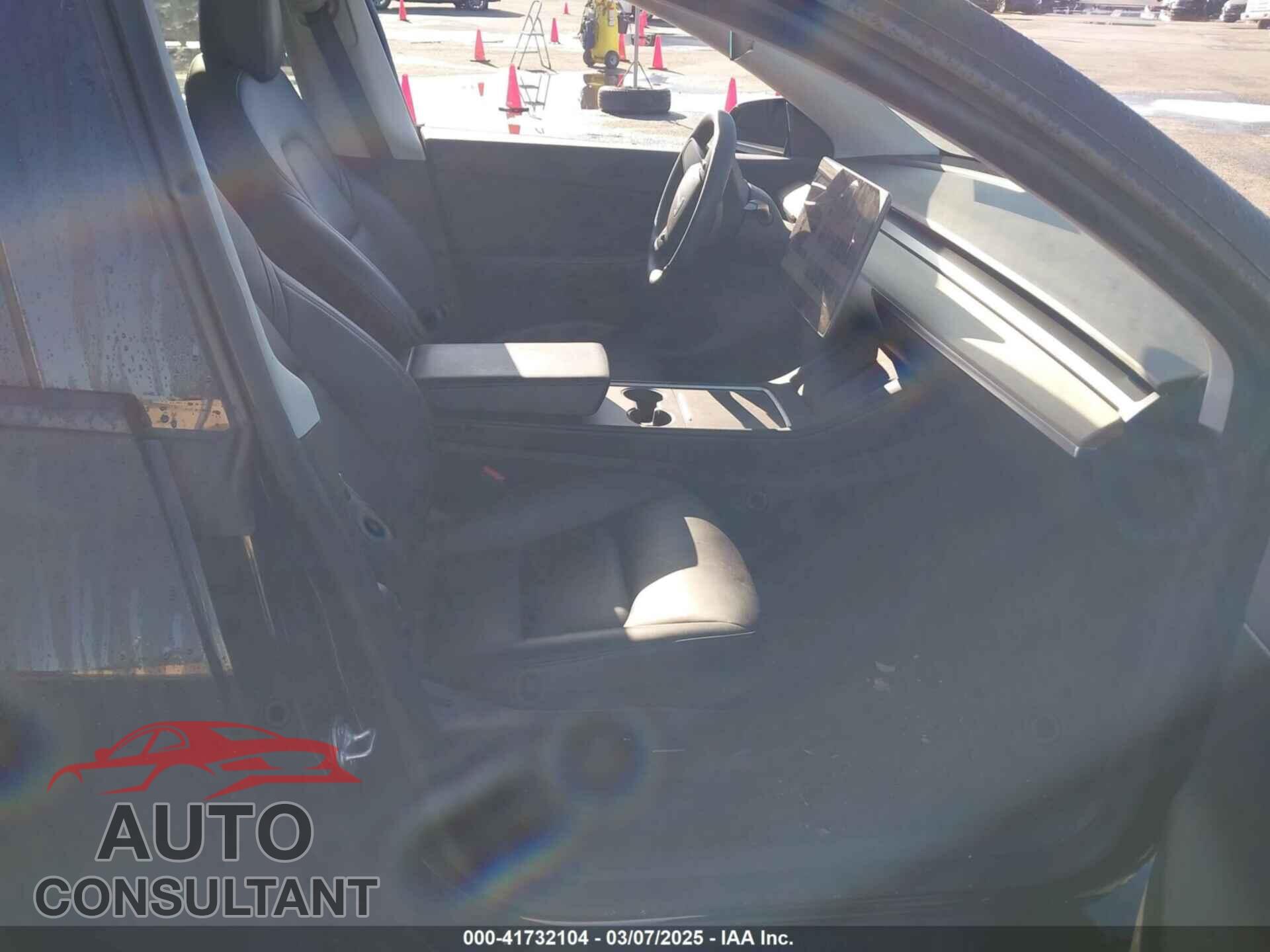TESLA MODEL Y 2021 - 5YJYGDEEXMF233997