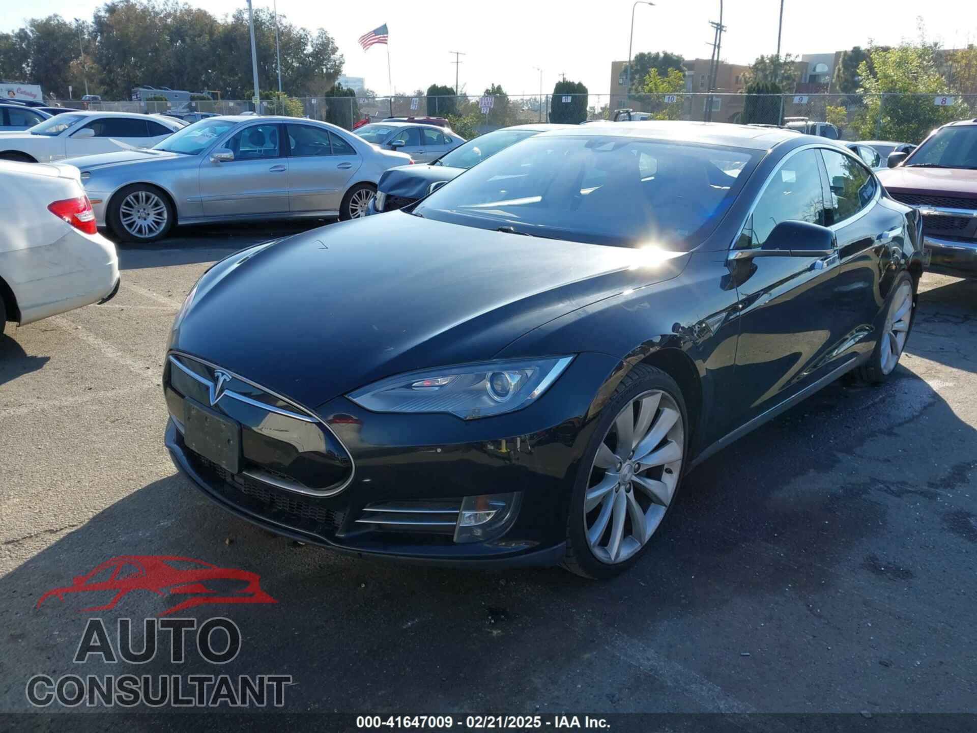 TESLA MODEL S 2015 - 5YJSA1E26FF109238