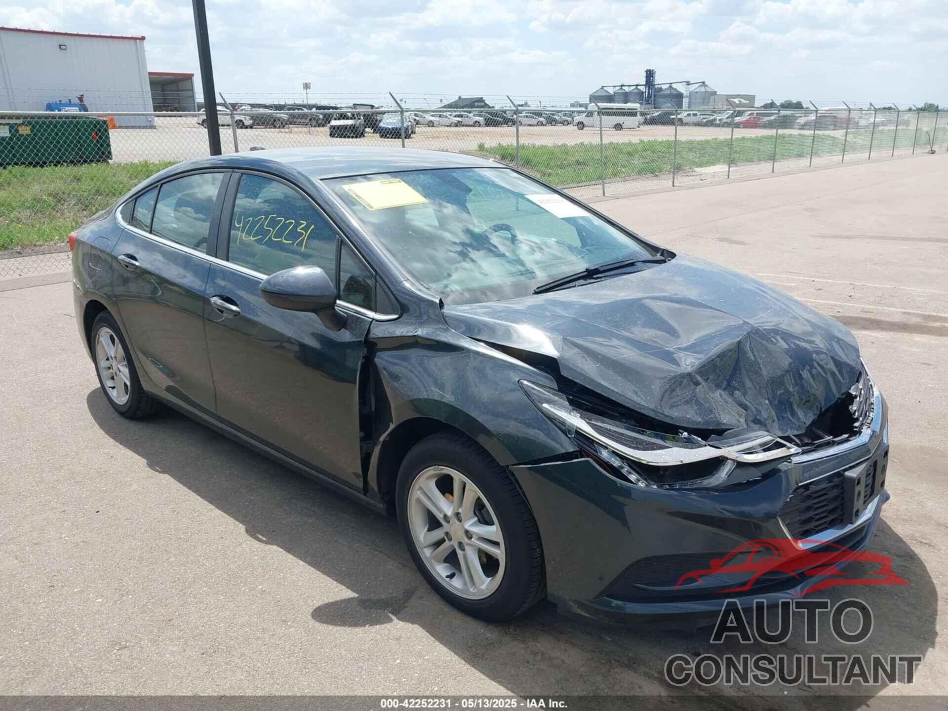 CHEVROLET CRUZE 2018 - 1G1BE5SM5J7181573