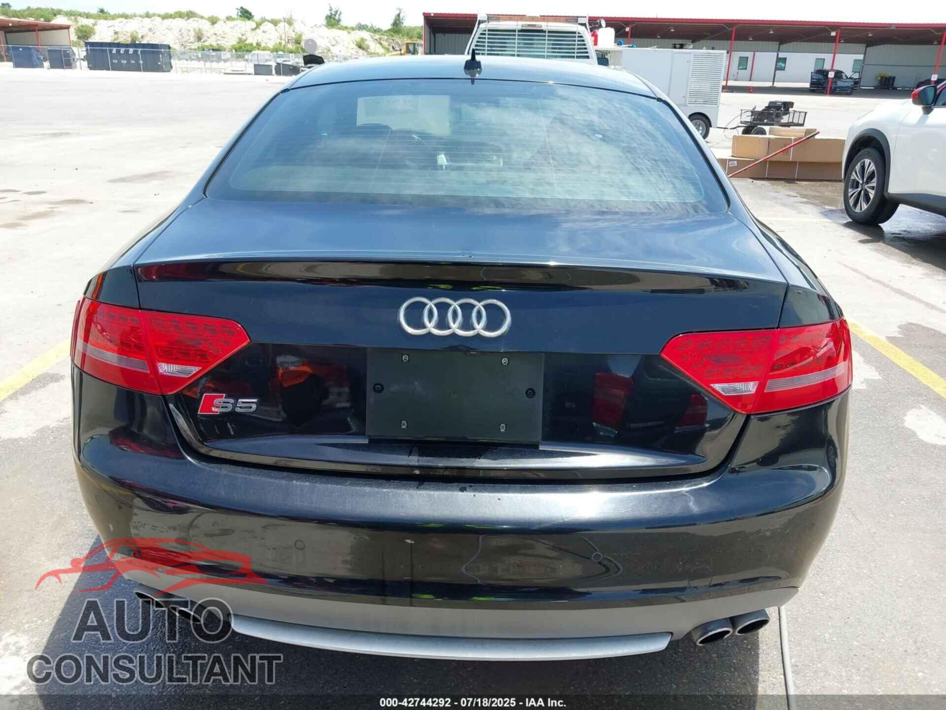 AUDI S5 2011 - WAUCVAFR4BA044166