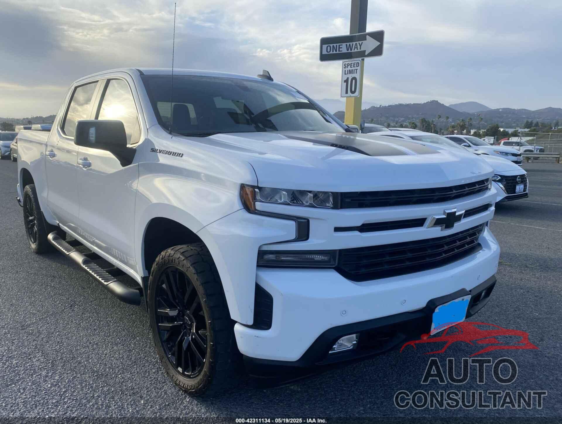CHEVROLET SILVERADO 1500 2020 - 1GCUYEEL8LZ230024