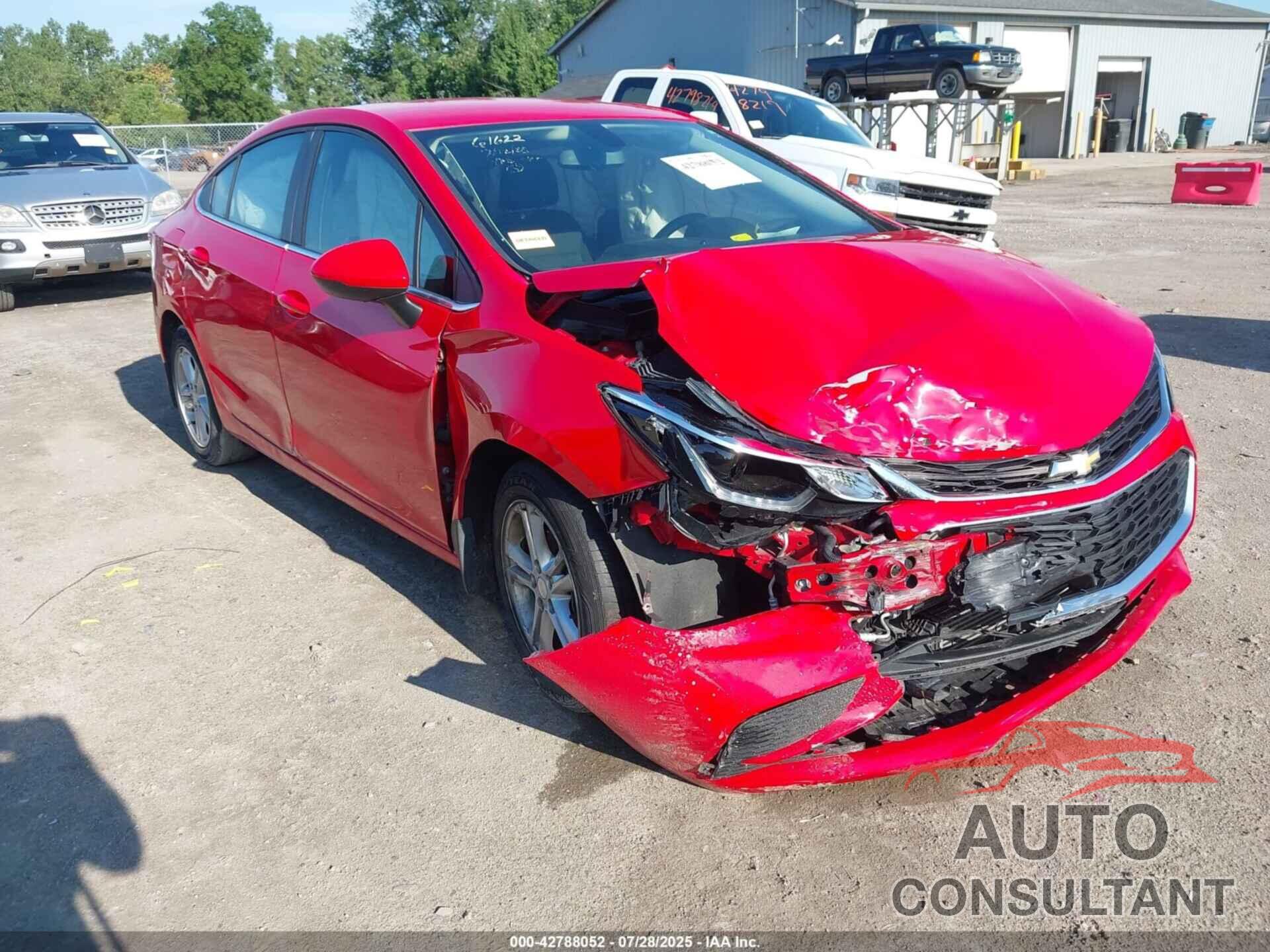 CHEVROLET CRUZE 2018 - 1G1BE5SM8J7178442