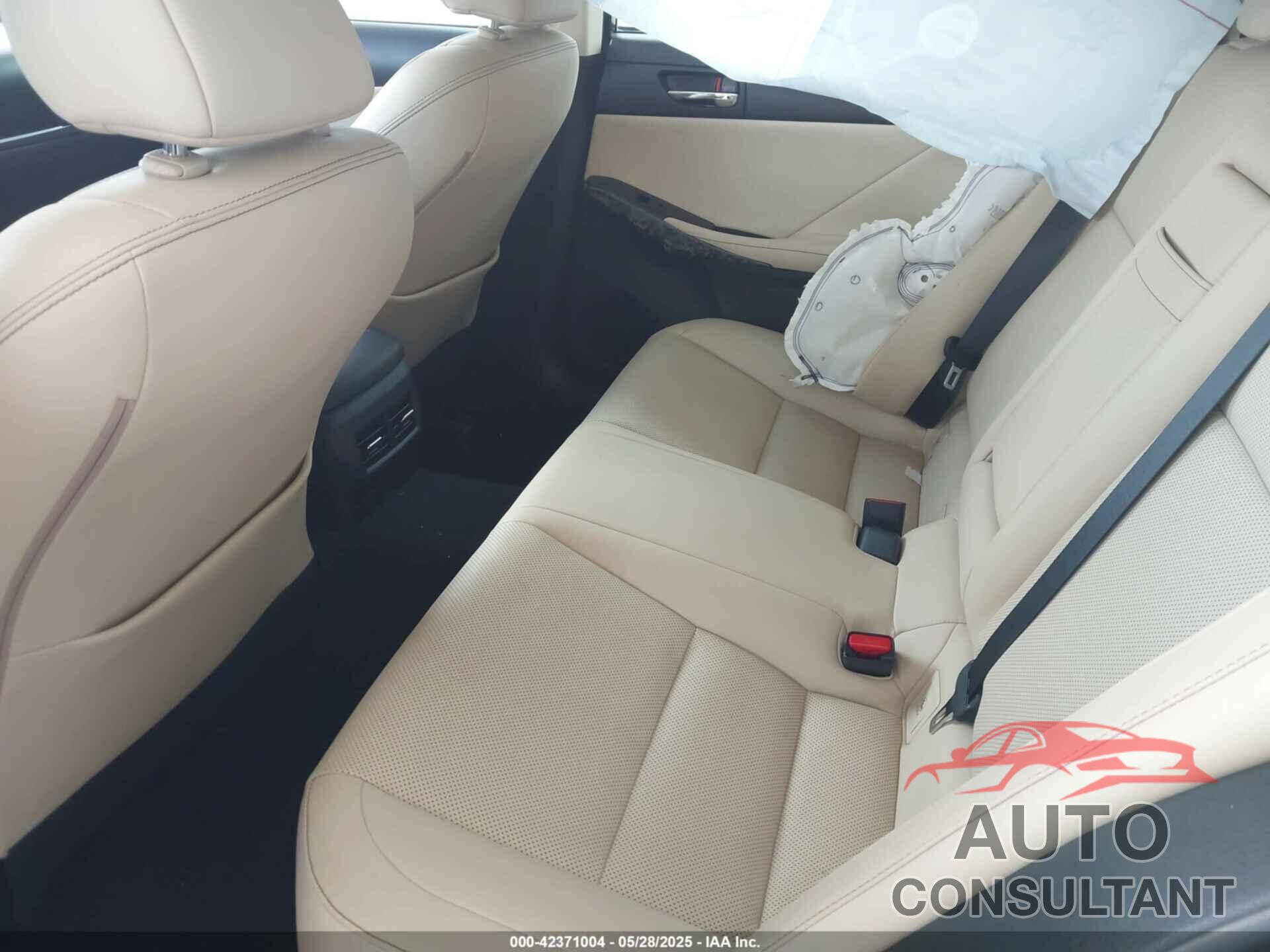 LEXUS IS 200T 2016 - JTHBA1D20G5002916