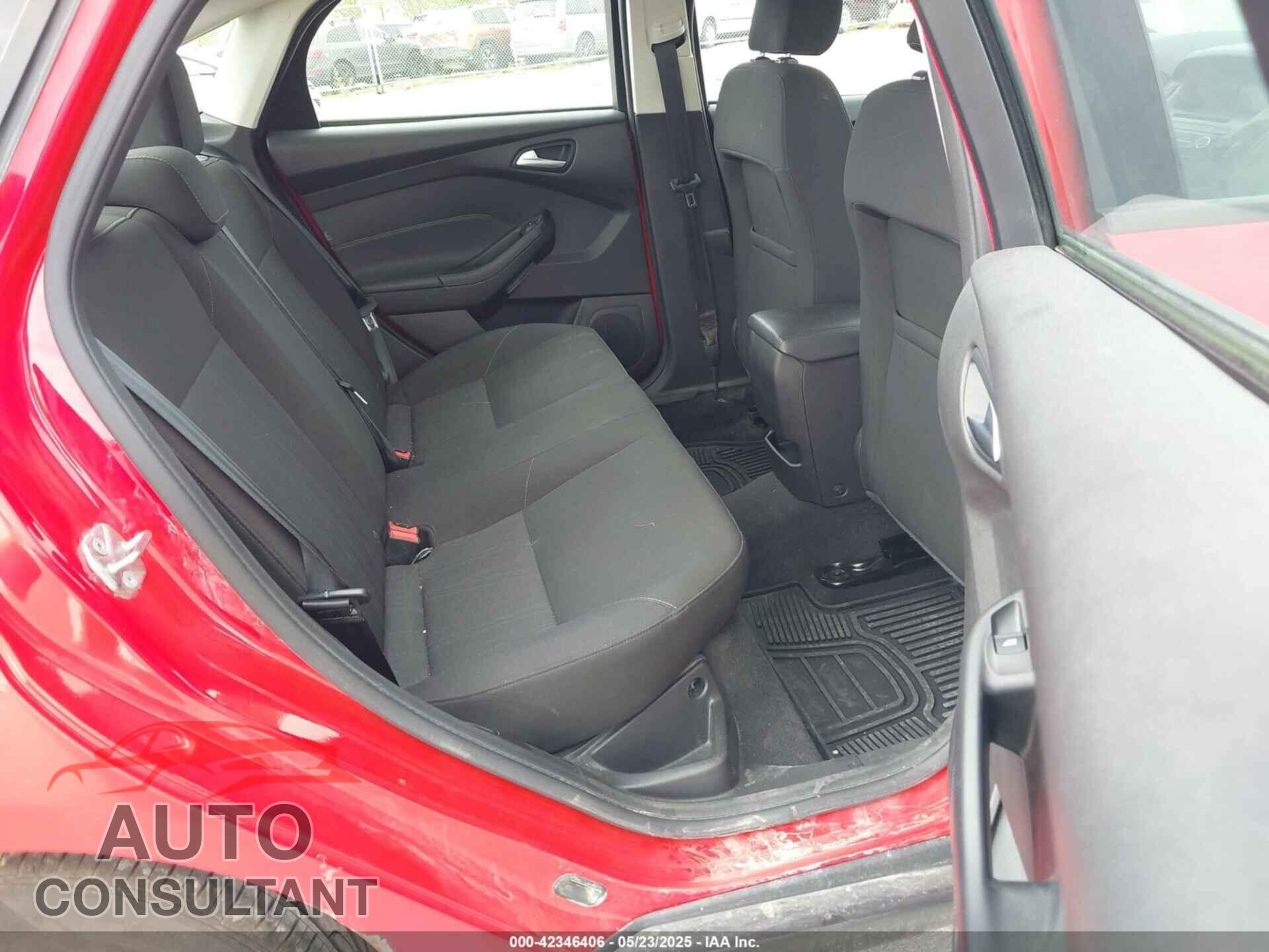 FORD FOCUS 2015 - 1FADP3F28FL216926