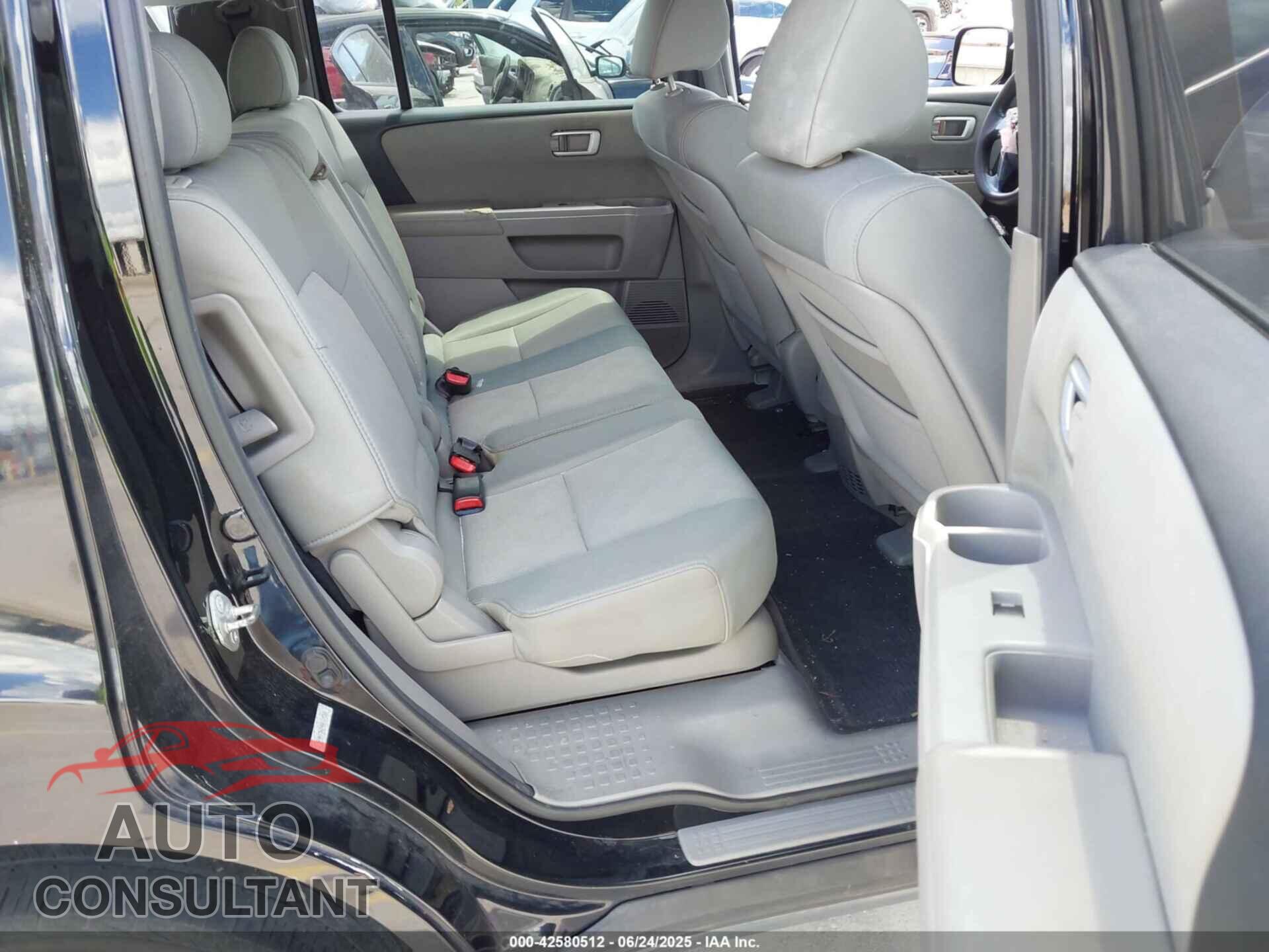 HONDA PILOT 2011 - 5FNYF3H29BB024200
