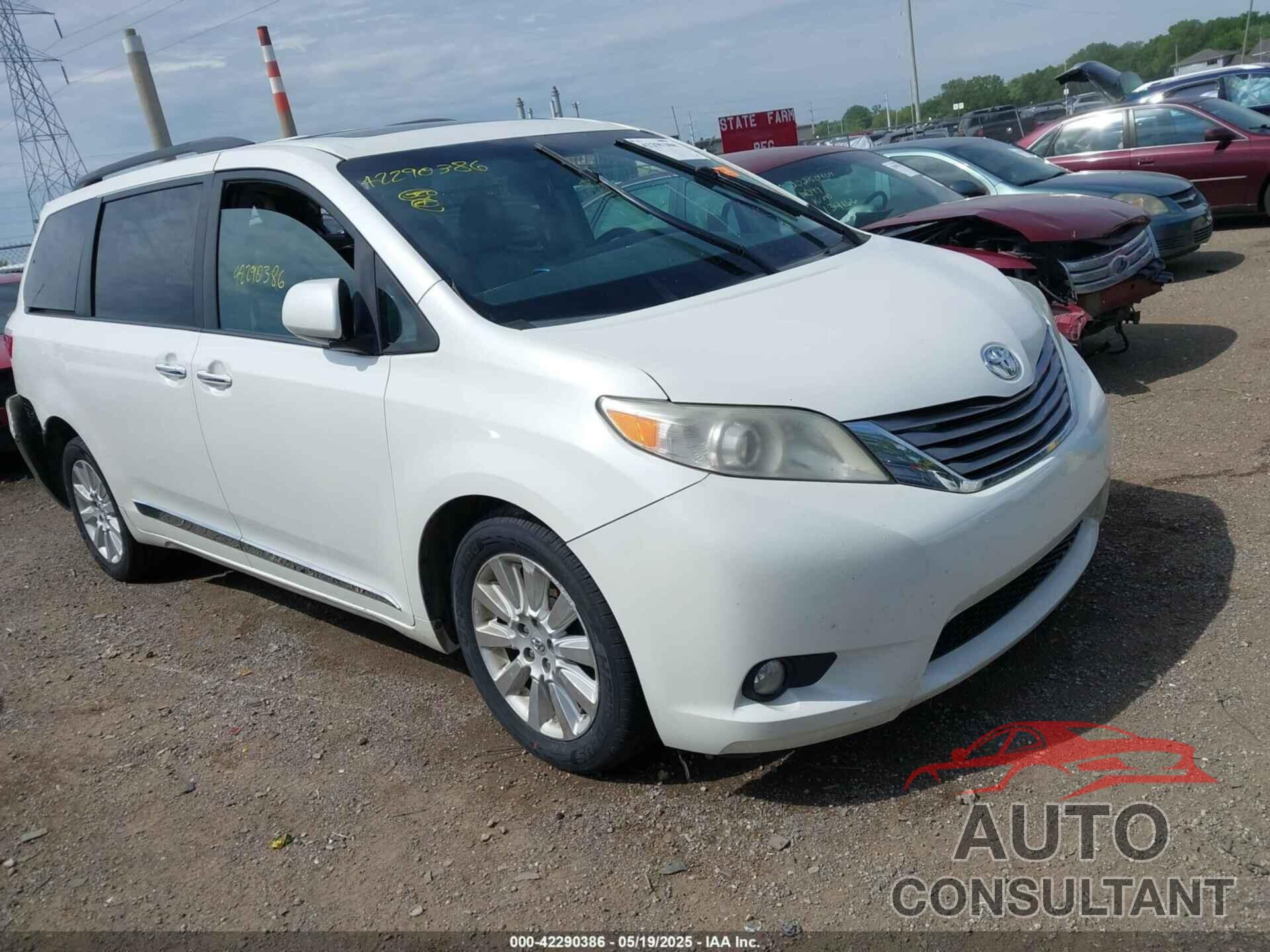 TOYOTA SIENNA 2015 - 5TDDK3DC9FS119513