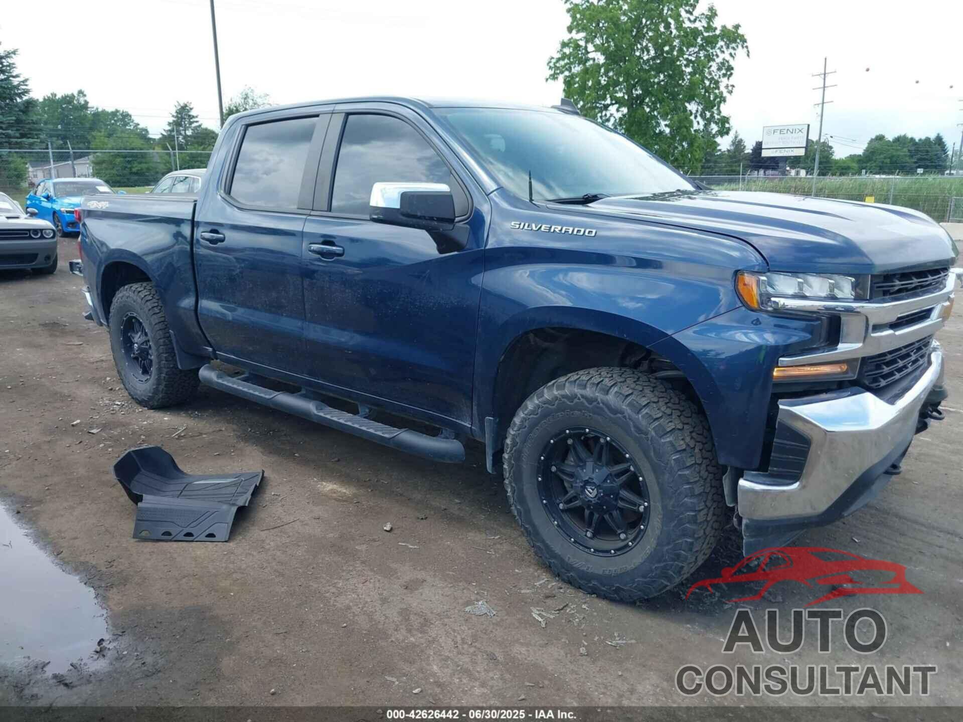 CHEVROLET SILVERADO 1500 2021 - 1GCPYJEK9MZ417528
