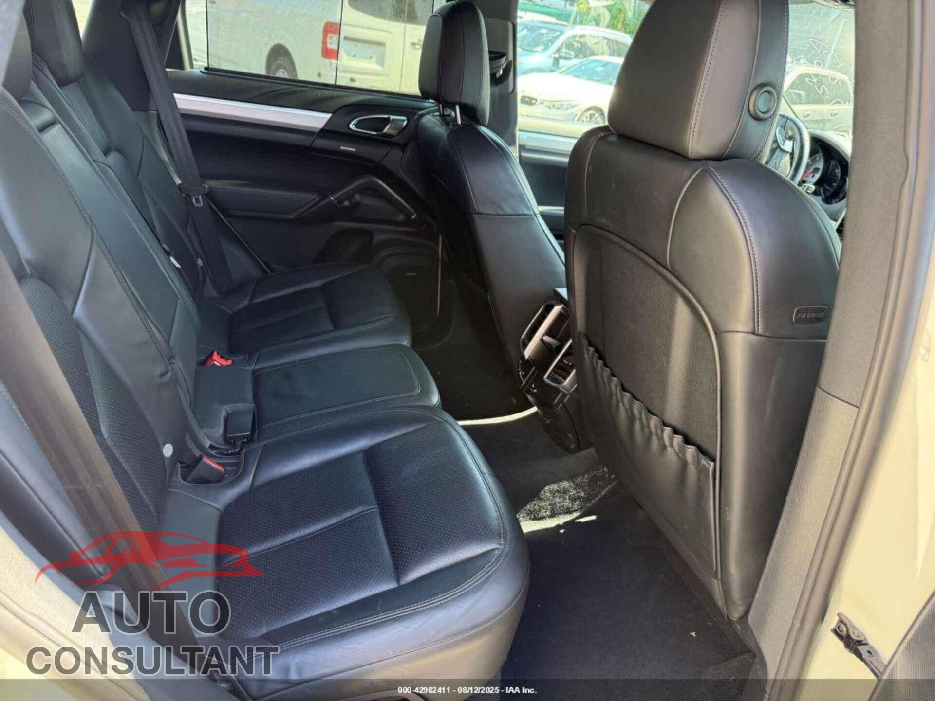 PORSCHE CAYENNE 2011 - WP1AB2A2XBLA50107