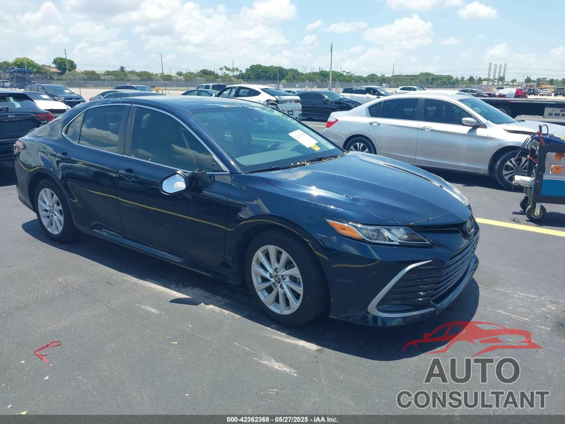 TOYOTA CAMRY 2021 - 4T1C11AK2MU455202