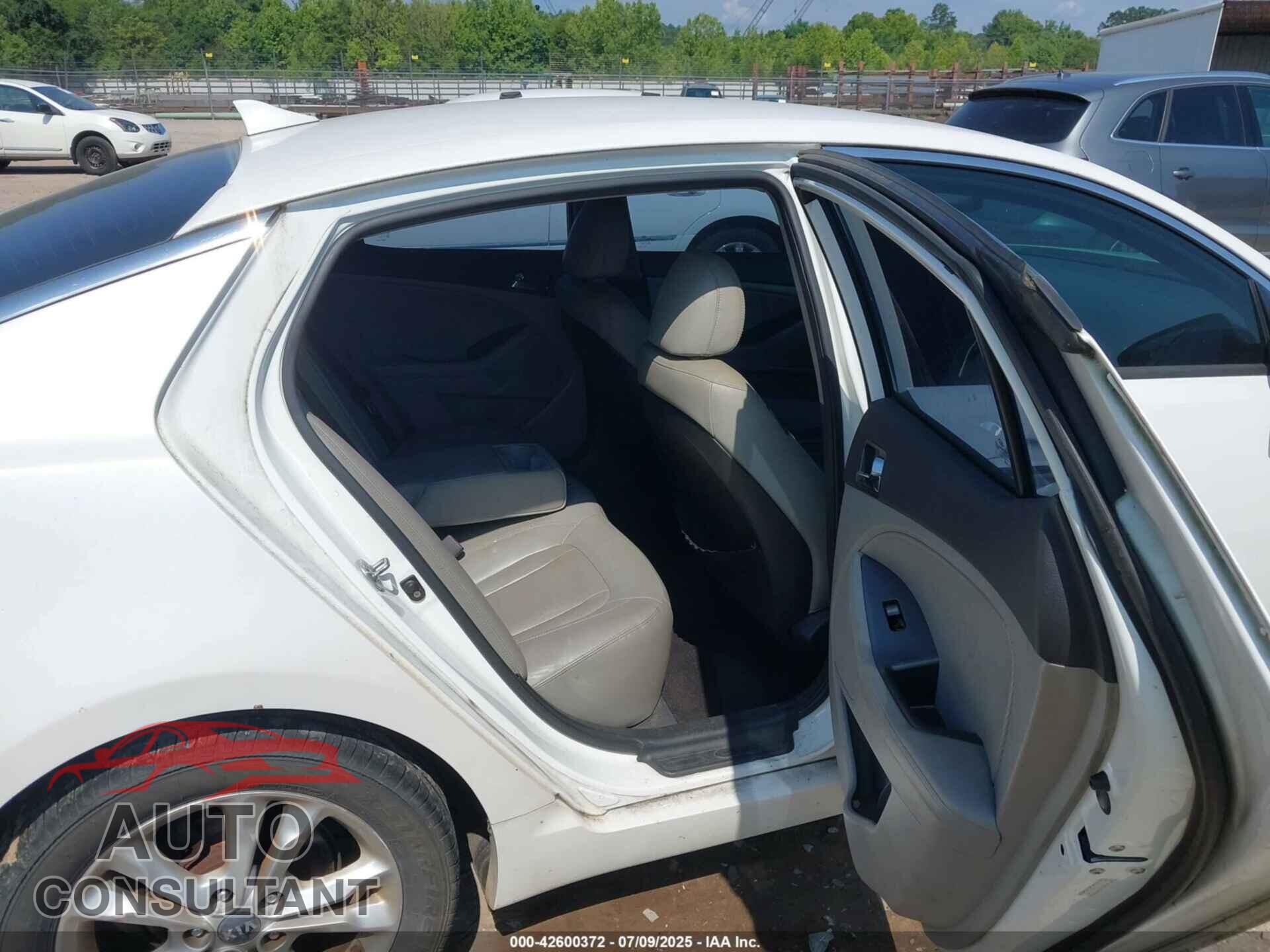 KIA OPTIMA 2011 - KNAGN4A70B5077487