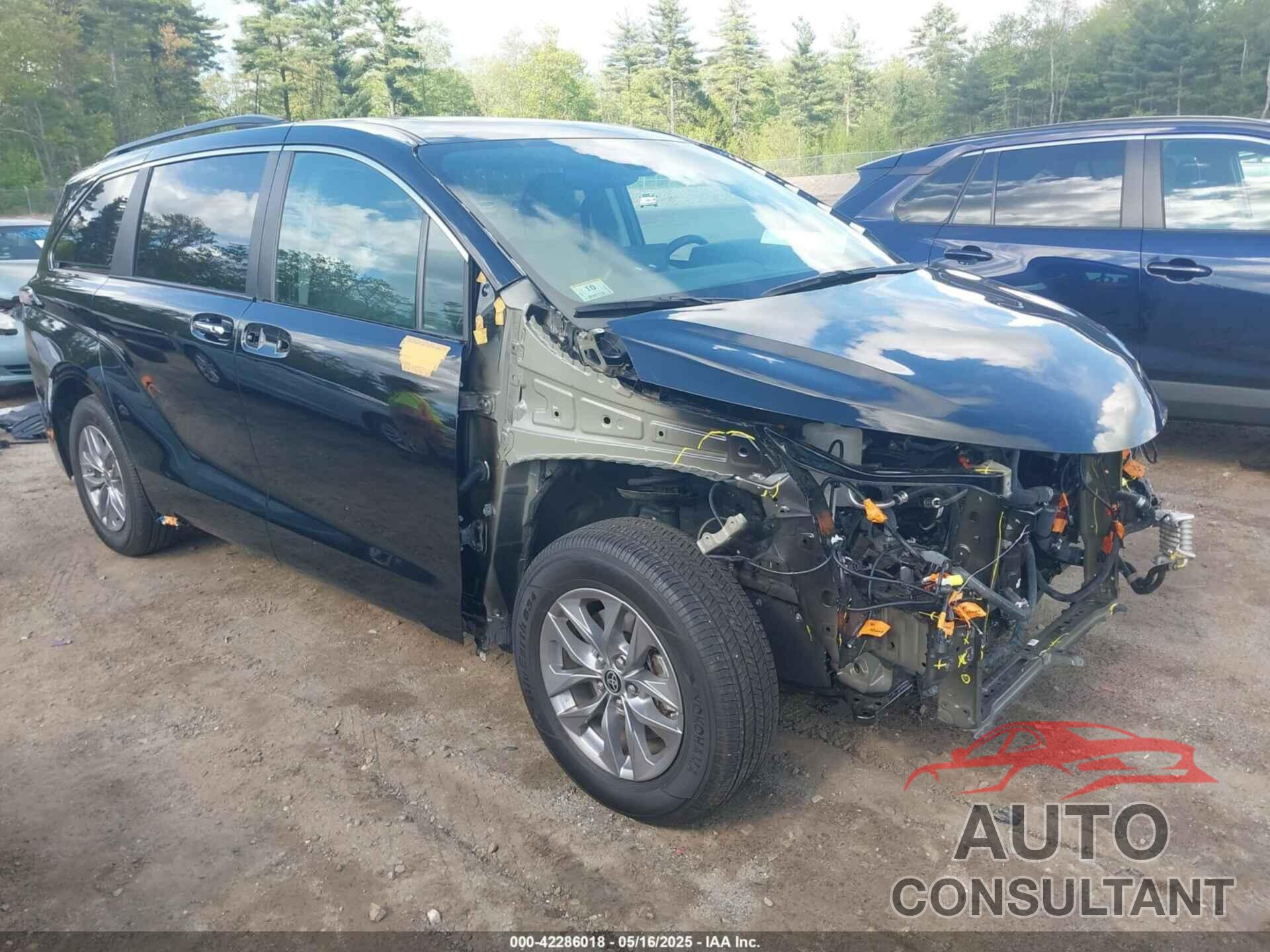 TOYOTA SIENNA 2022 - 5TDYSKFC2NS042734