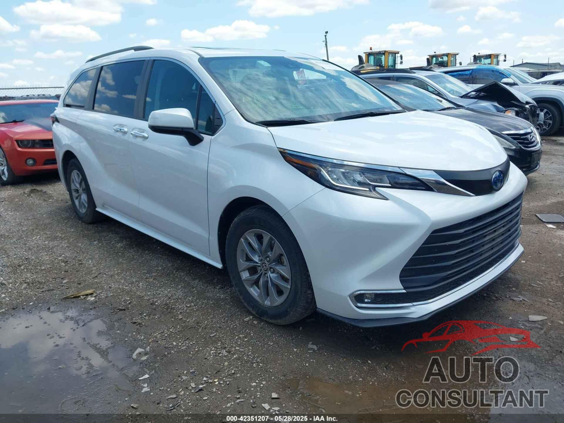 TOYOTA SIENNA 2023 - 5TDYRKEC9PS163549