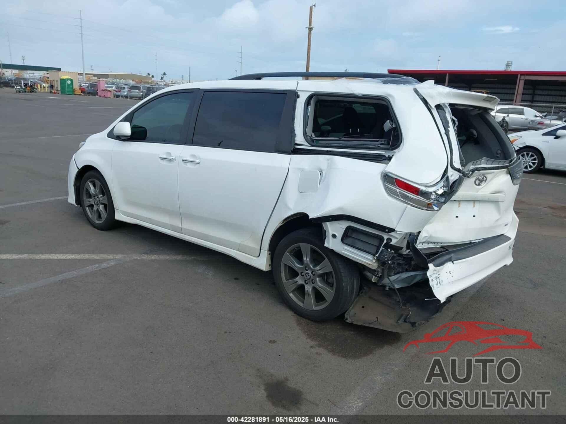 TOYOTA SIENNA 2019 - 5TDXZ3DC0KS990321