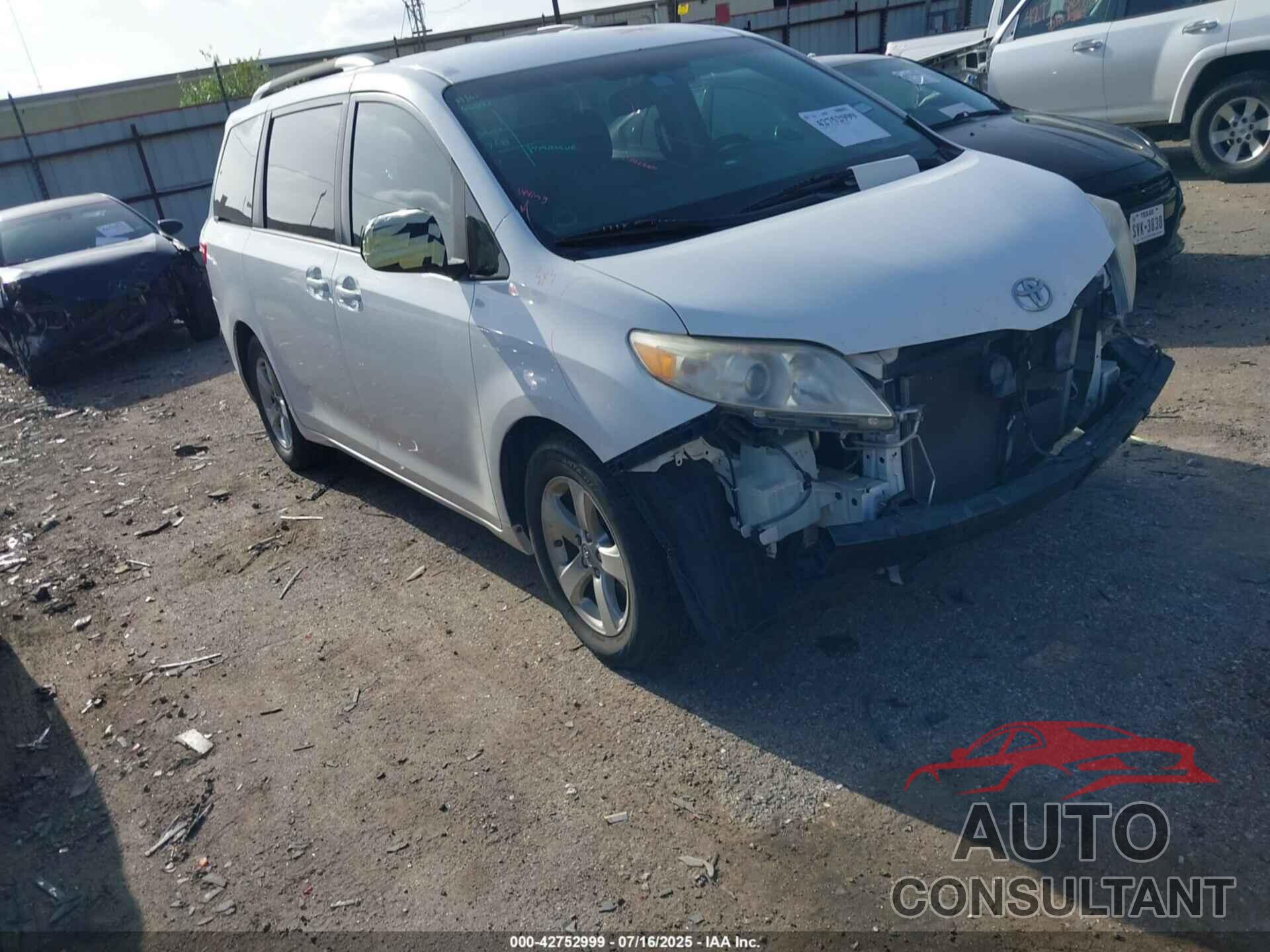 TOYOTA SIENNA 2016 - 5TDKK3DC1GS698621