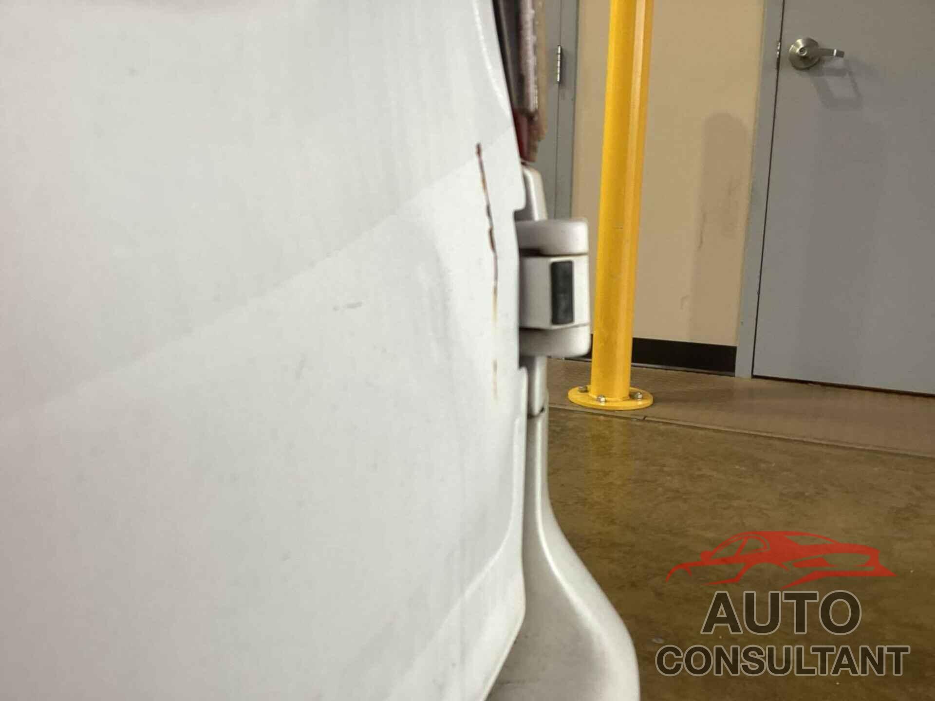 NISSAN NV200 2018 - 3N6CM0KN1JK695297